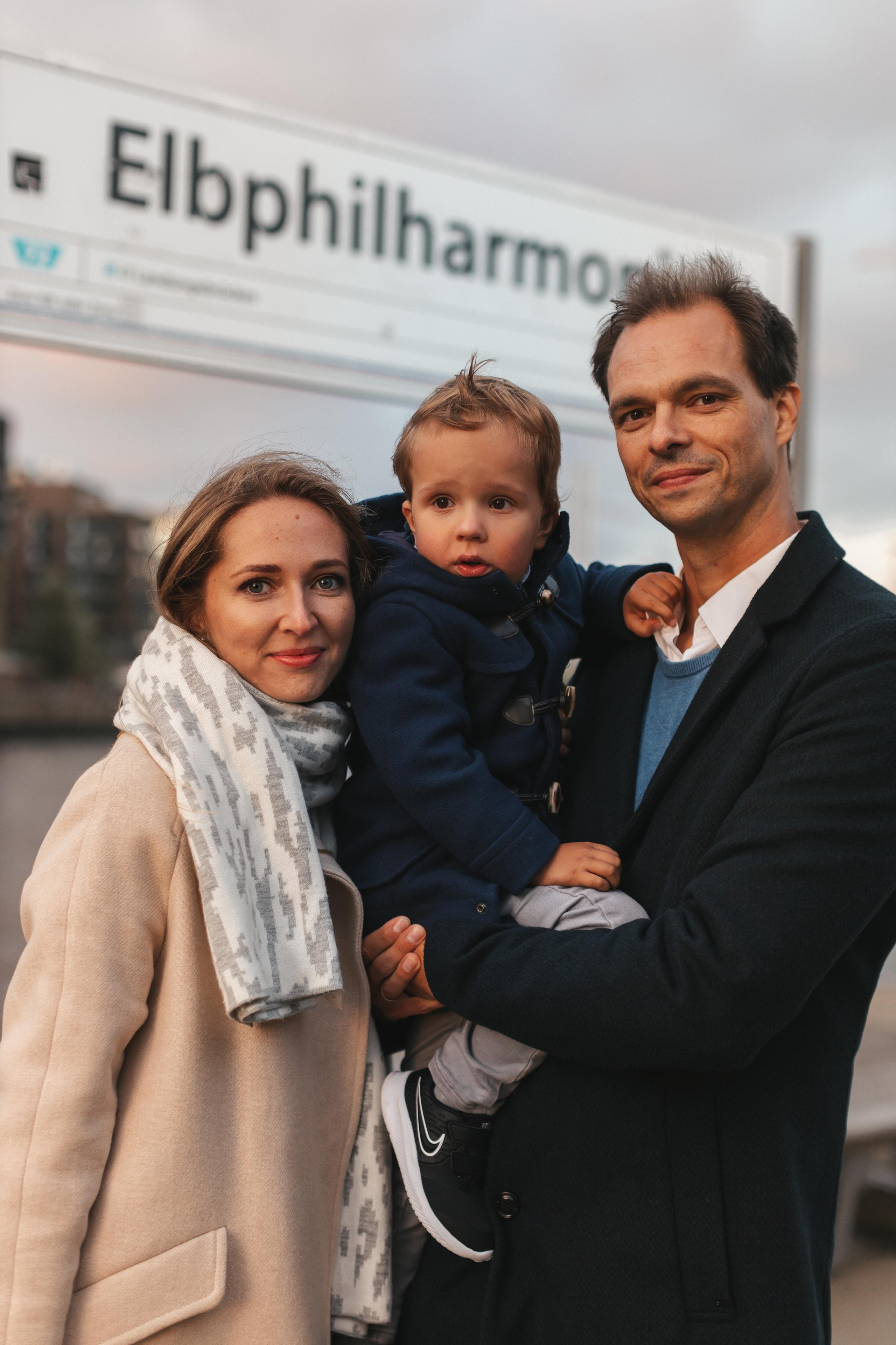 Семейная прогулка в Гамбурге в HafenCity. Фотограф в Германии — Мария Чистякова