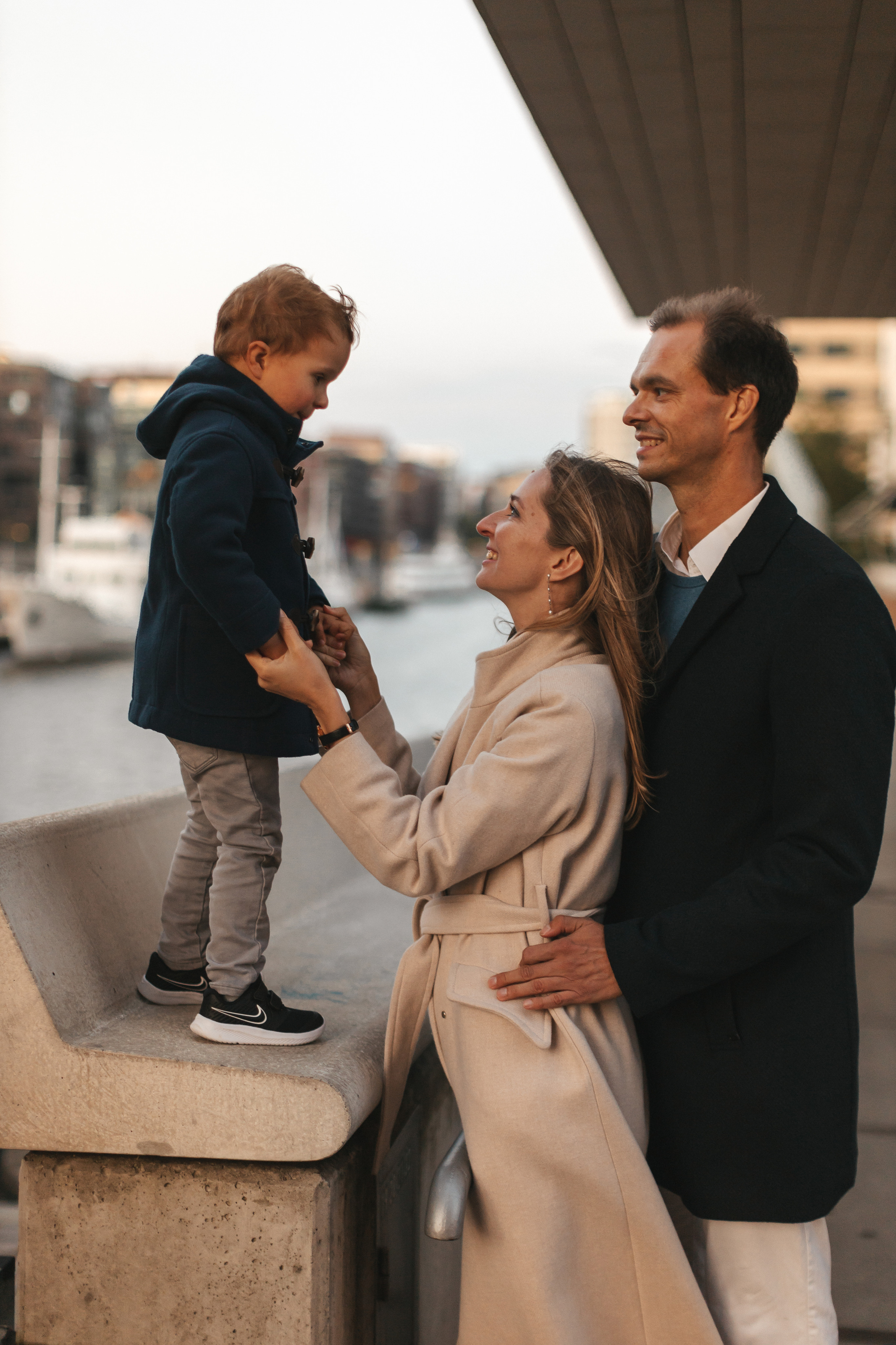 Семейная прогулка в Гамбурге в HafenCity. Фотограф в Германии — Мария Чистякова