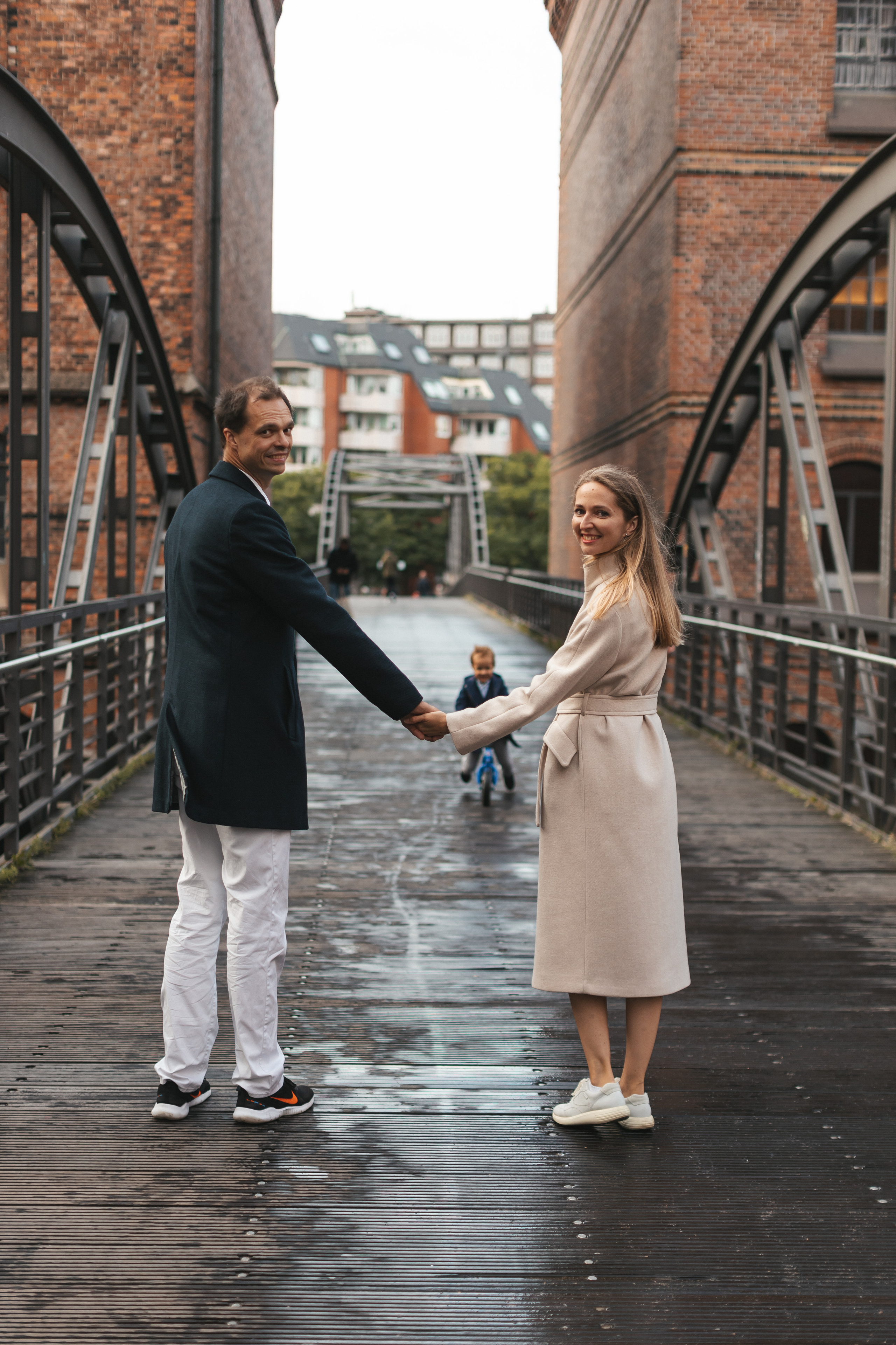 Семейная прогулка в Гамбурге в HafenCity. Фотограф в Германии — Мария Чистякова