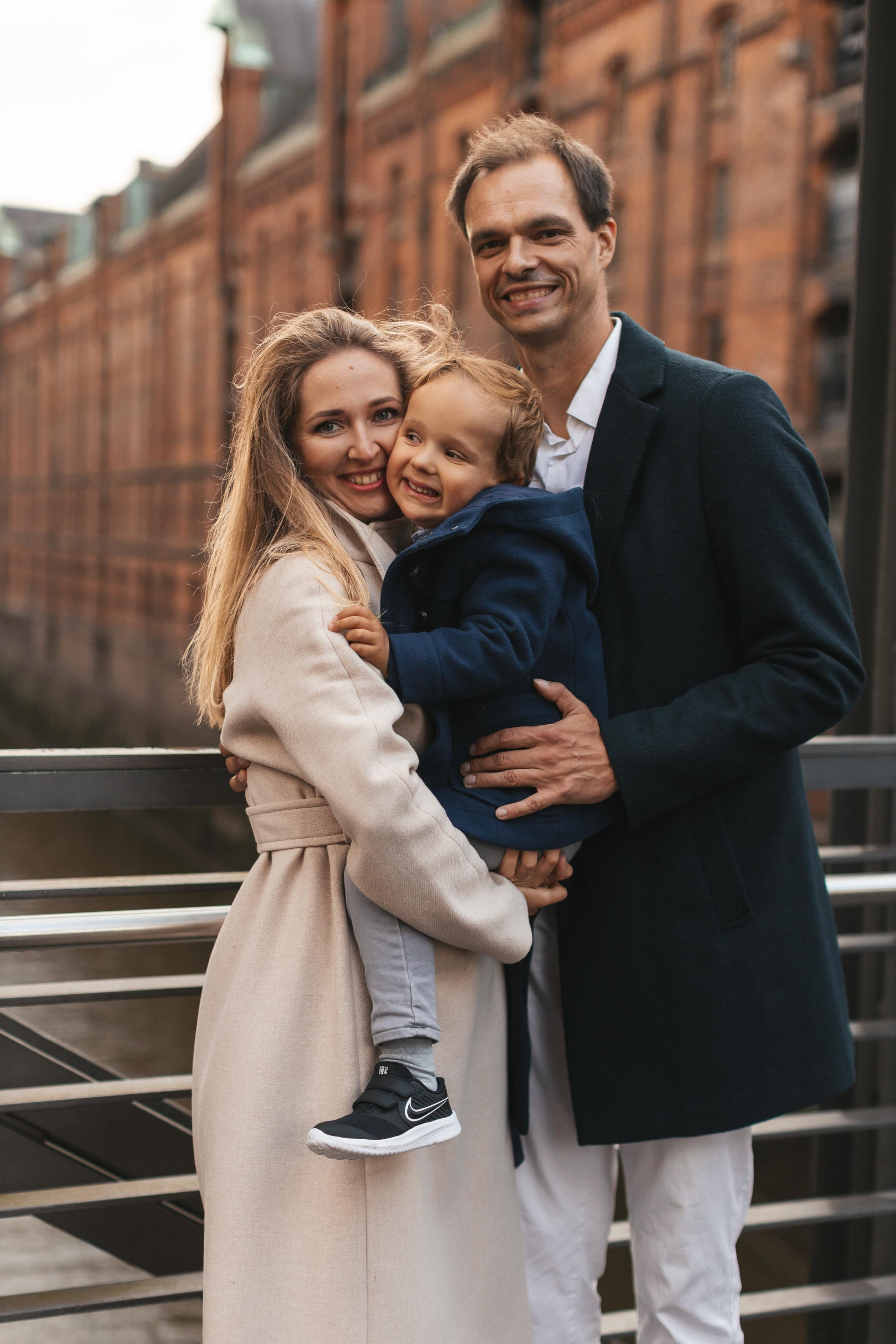 Семейная прогулка в Гамбурге в HafenCity. Фотограф в Германии — Мария Чистякова