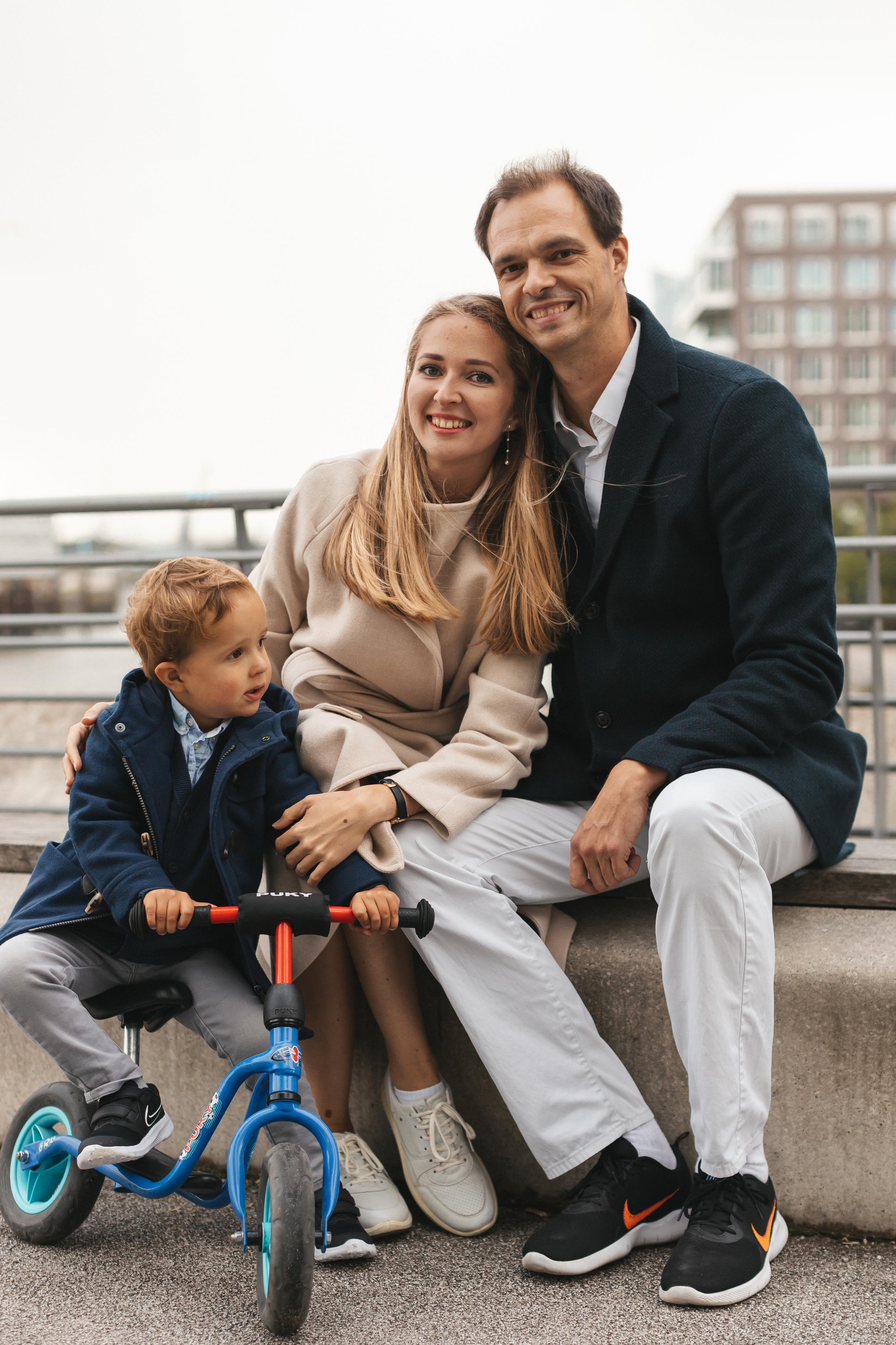 Семейная прогулка в Гамбурге в HafenCity. Фотограф в Германии — Мария Чистякова