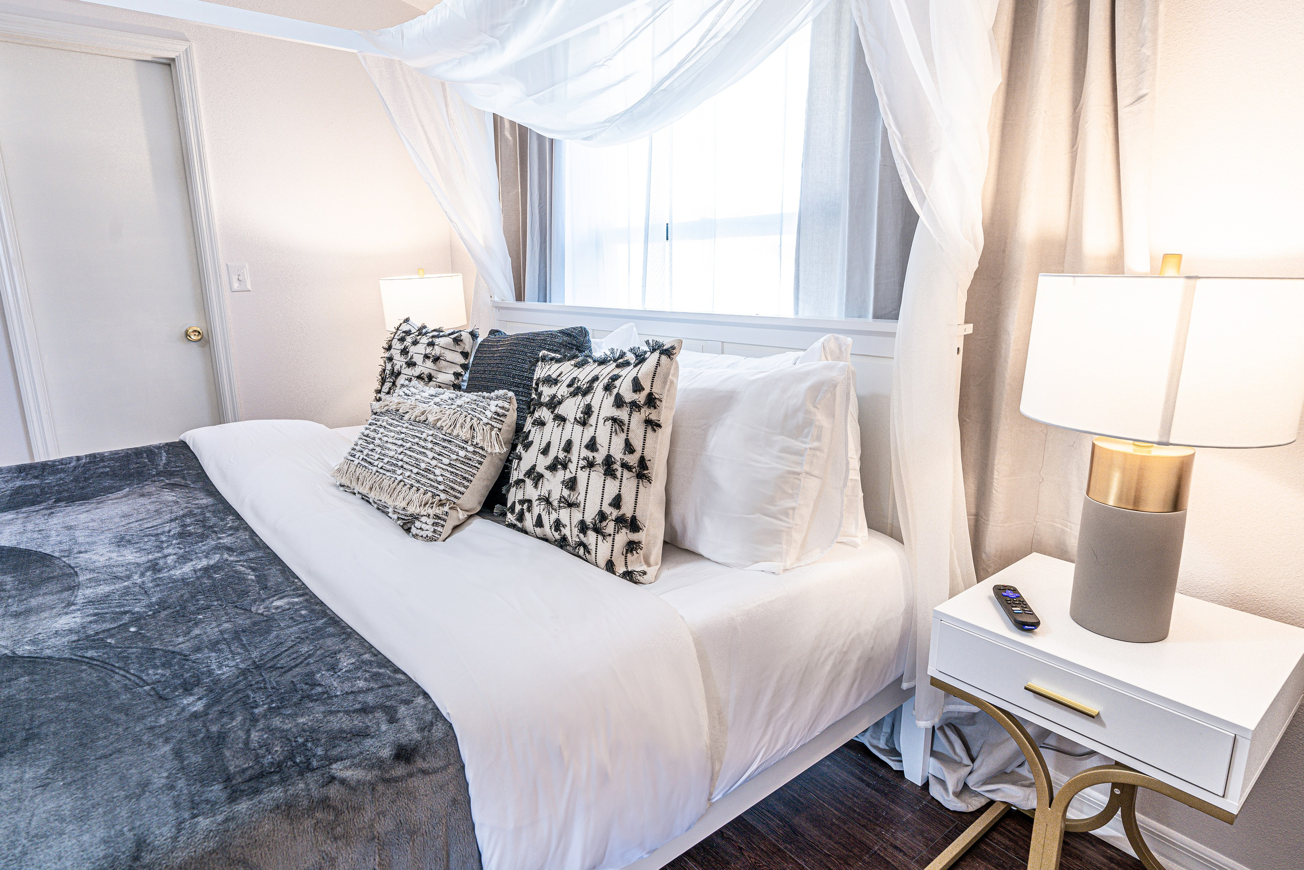 The house is for Rent AirBNB: https://ru.airbnb.com/rooms/1023445326769536774?_set_bev_on_new_domain=1702356155_MDFhNDI0ZDdjMDhj&source_impression_id=p3_1702356155_K3LTjNJeF83QUyI0