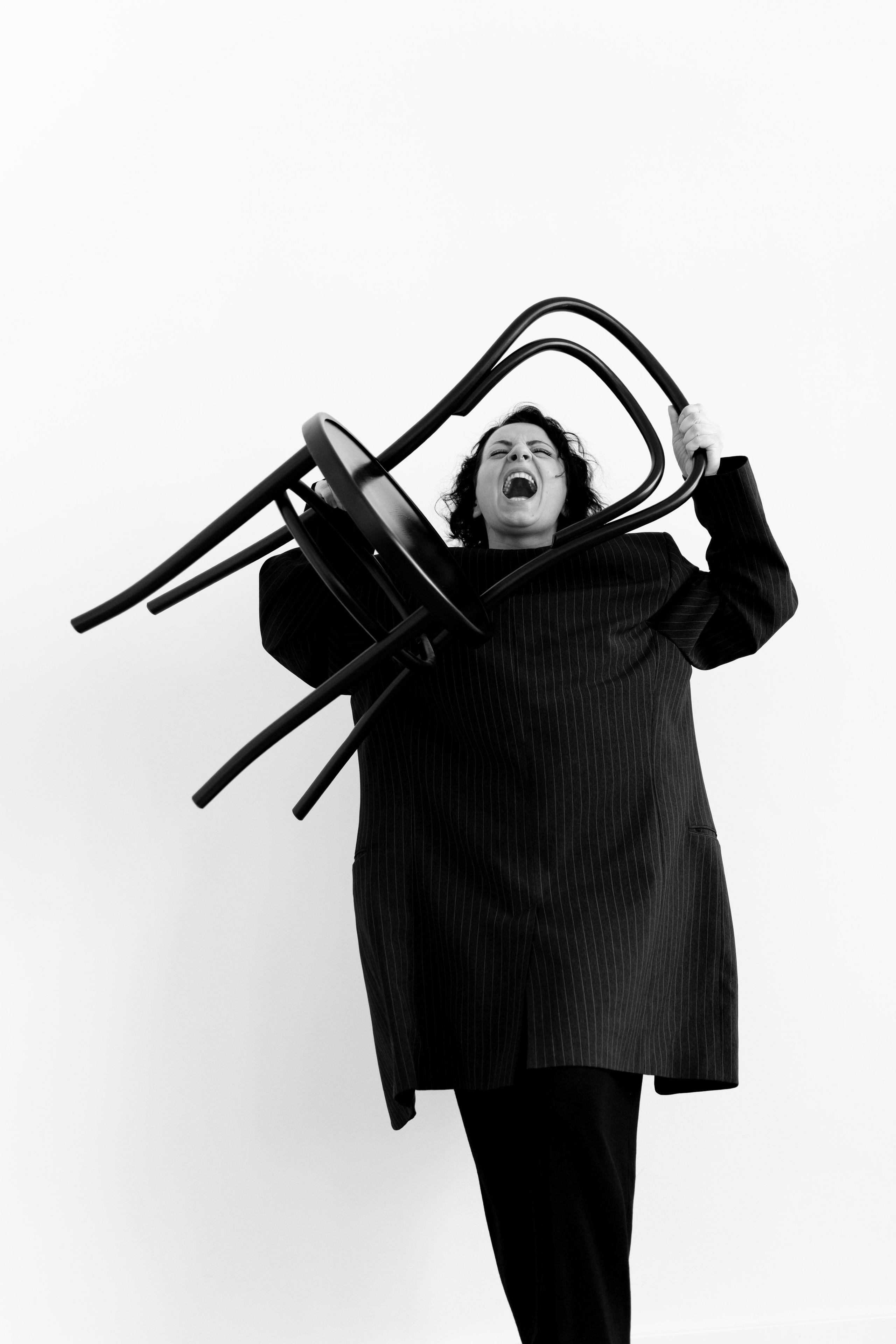 Starke Emotionen als wichtiger Aspekt der Frau. Schwarz-weiß Fotografie in Münster. Fotografin Viktoria Roschen