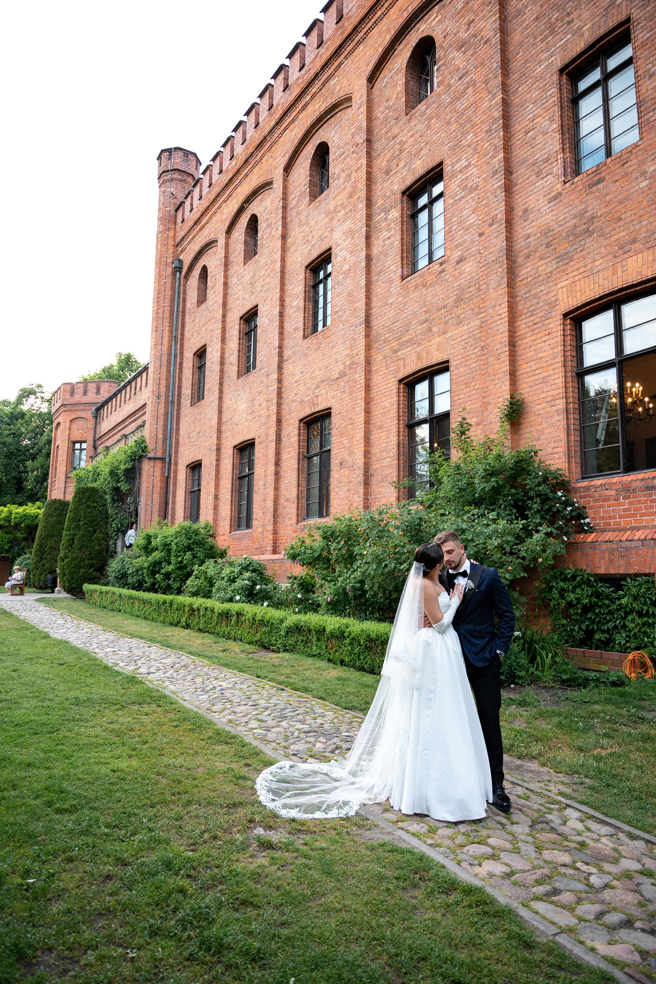 E&N: Zamek w Rzucewie. SL Wedding Photo — Editorial, Elegant & Timeless Wedding Photography in Poland and Across Europe