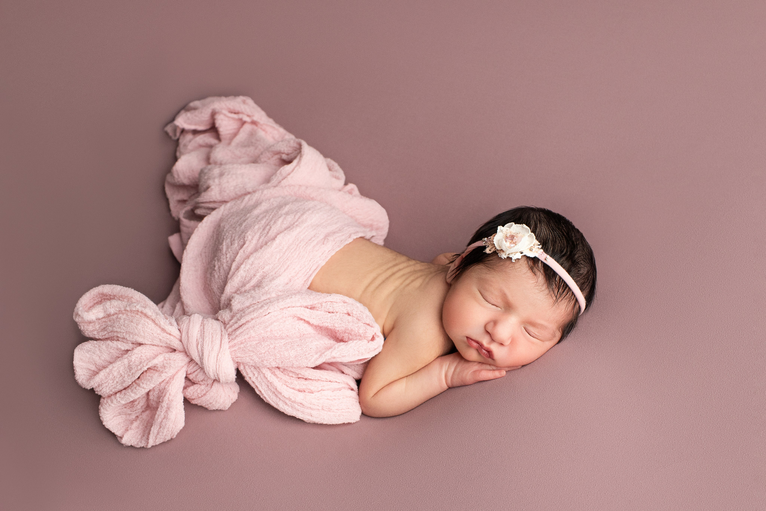 Newborn Classic. Mary Newborn Photo