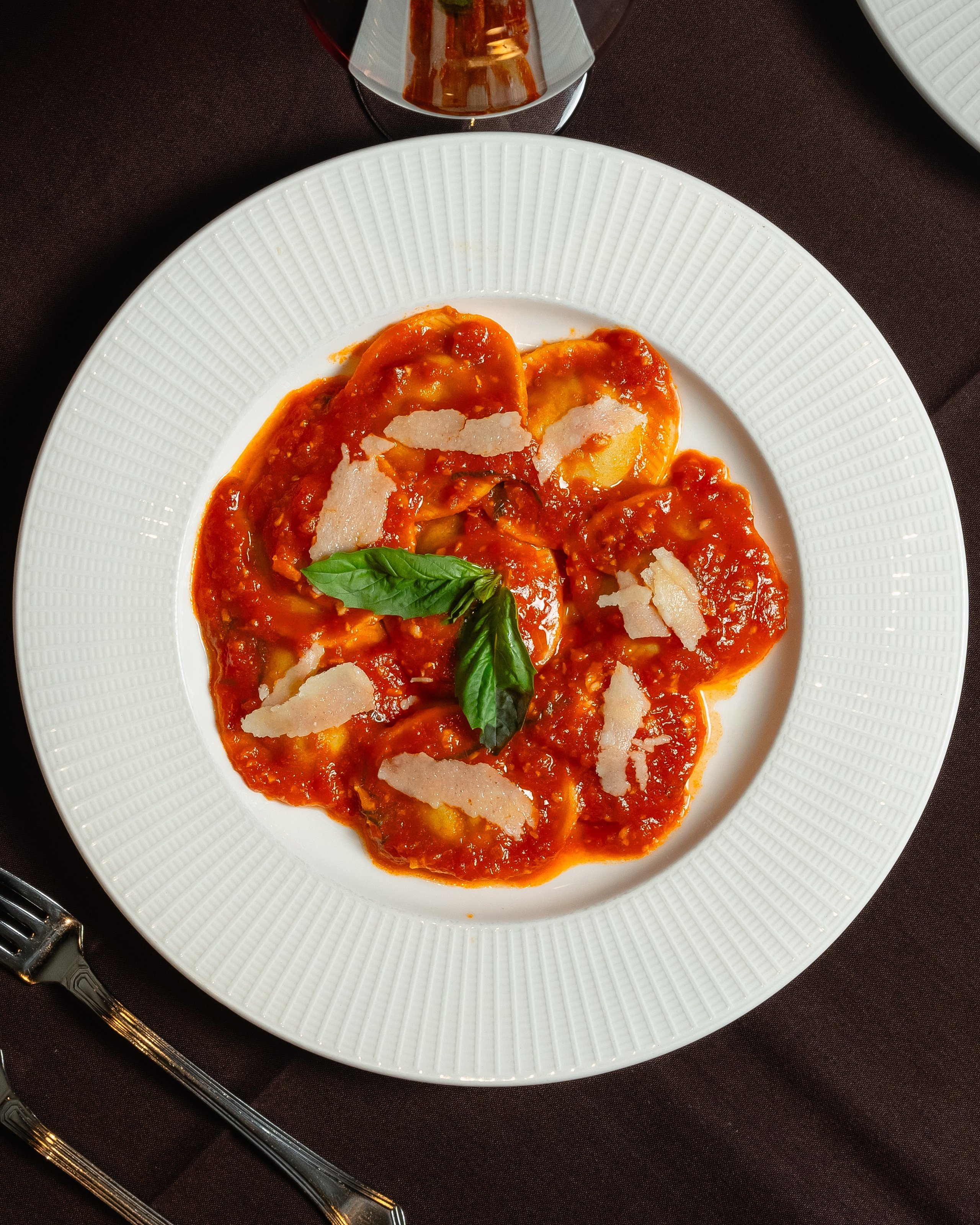 Luna. Welcome to my video and photo world!