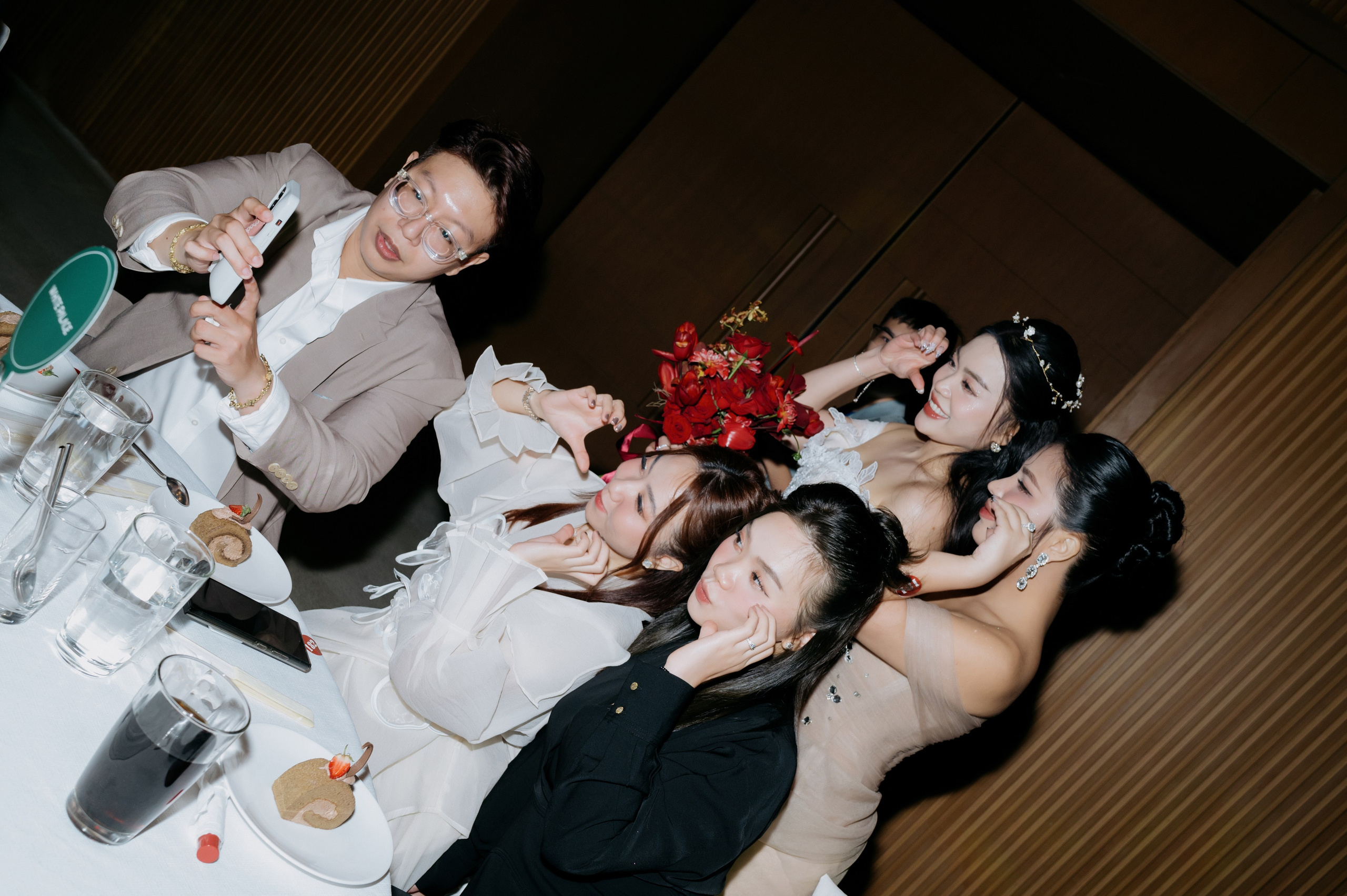 DAT & TU / Wedding Party. Saigon Wedding Present | Art Beyond Moments