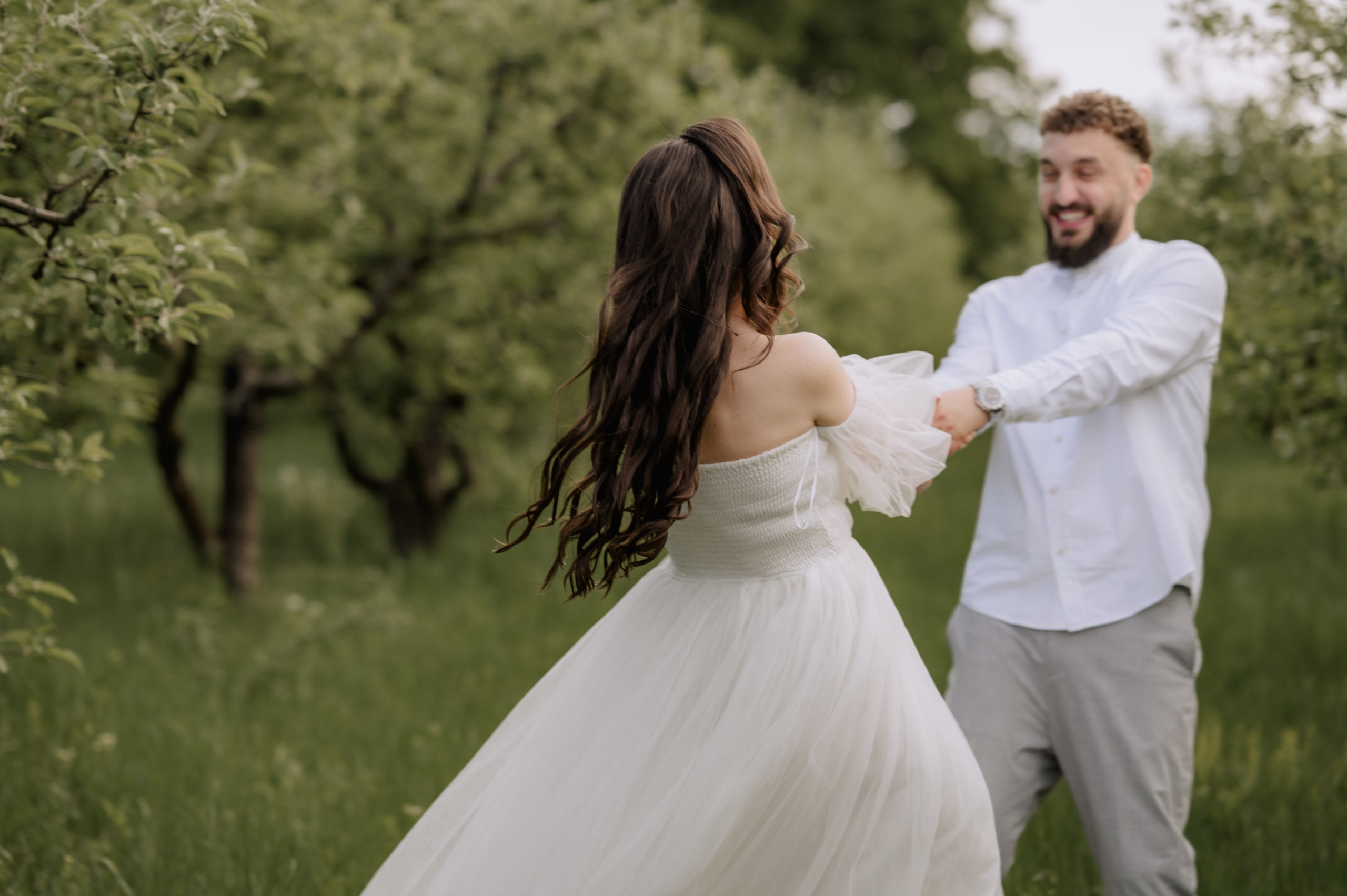 Magda + Andrei | Lovers in the garden. Proud Vision Weddings | Wedding Photography & Film — Servicii profesionale Foto Video Nunta Iasi