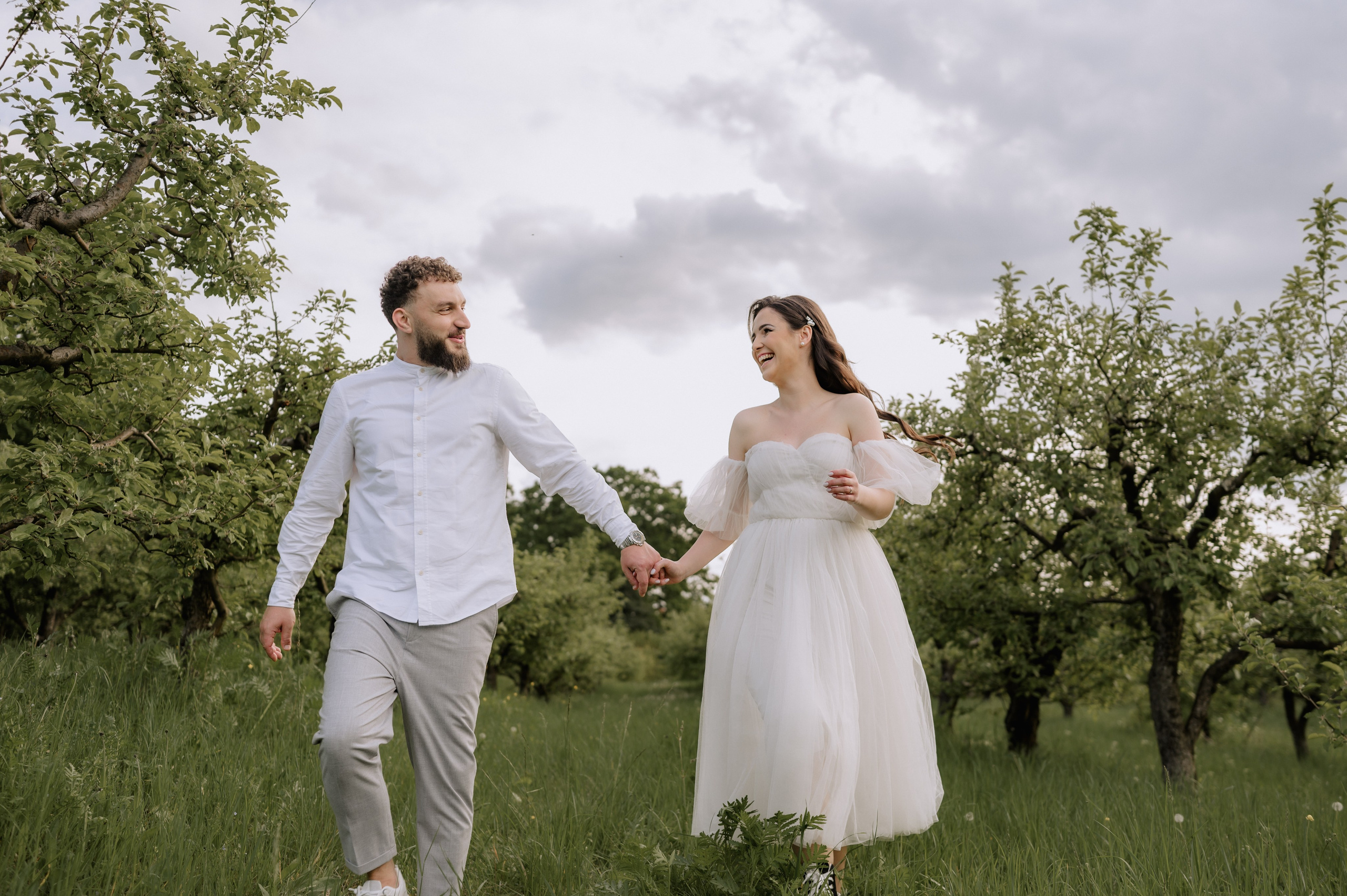 Magda + Andrei | Lovers in the garden. Proud Vision Weddings | Wedding Photography & Film — Servicii profesionale Foto Video Nunta Iasi