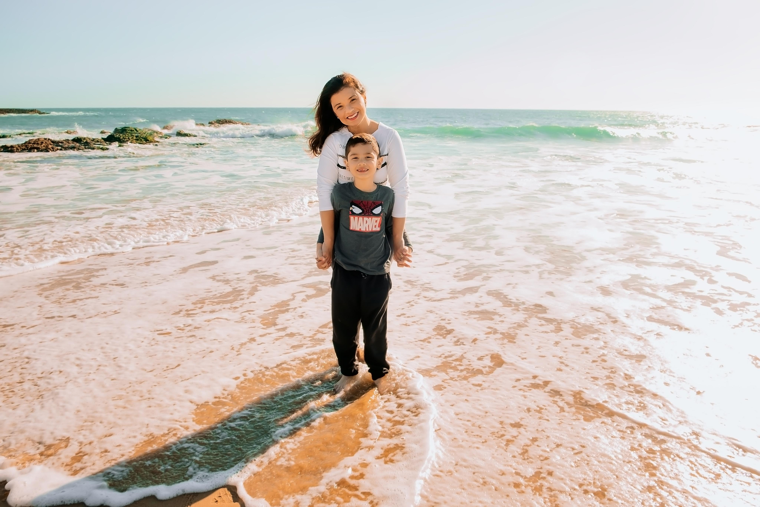 Прогулянка мами з сином. Валерія Сичова. Сімейний та репортажний фотограф в Португаліі