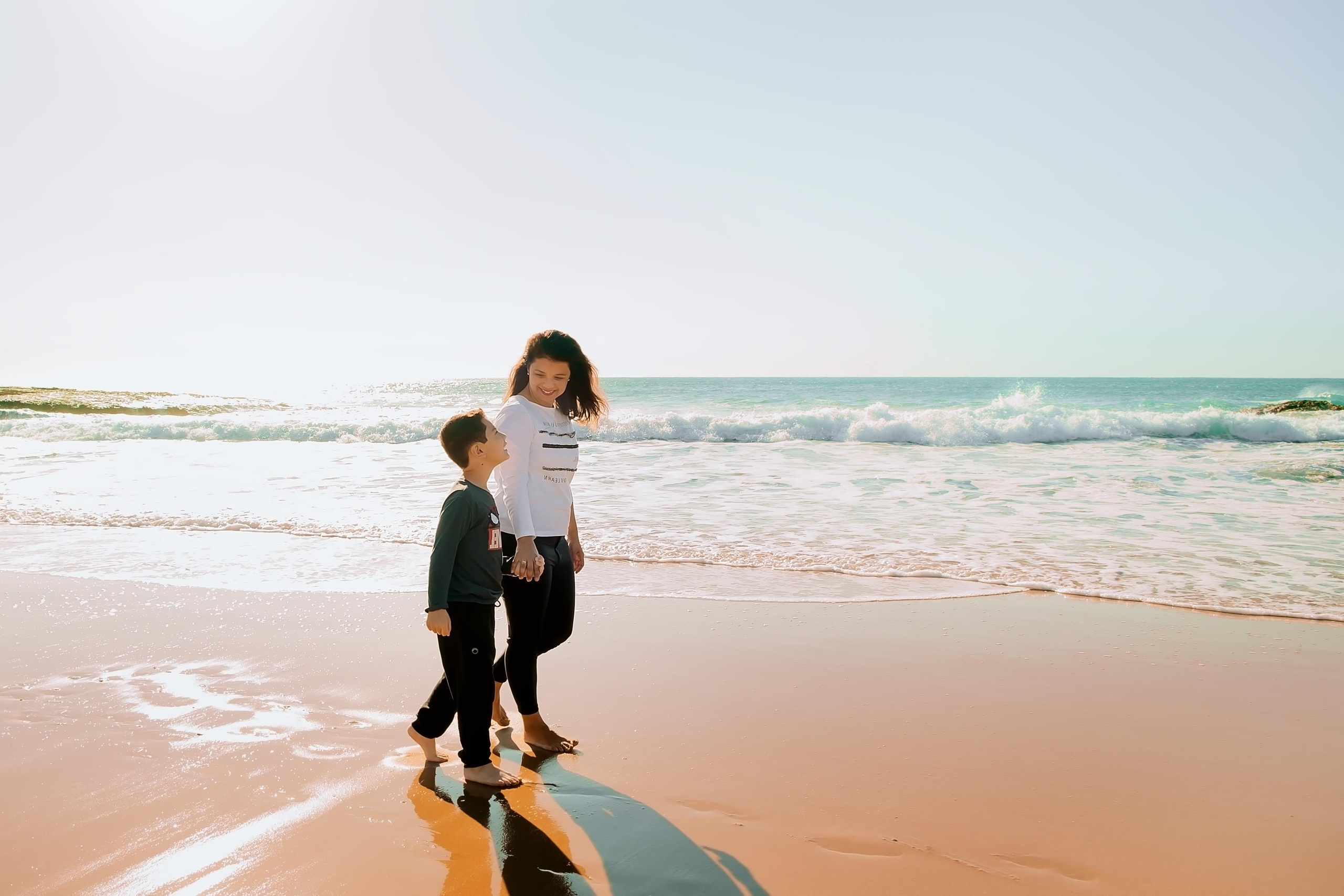 Прогулянка мами з сином. Валерія Сичова. Сімейний та репортажний фотограф в Португаліі