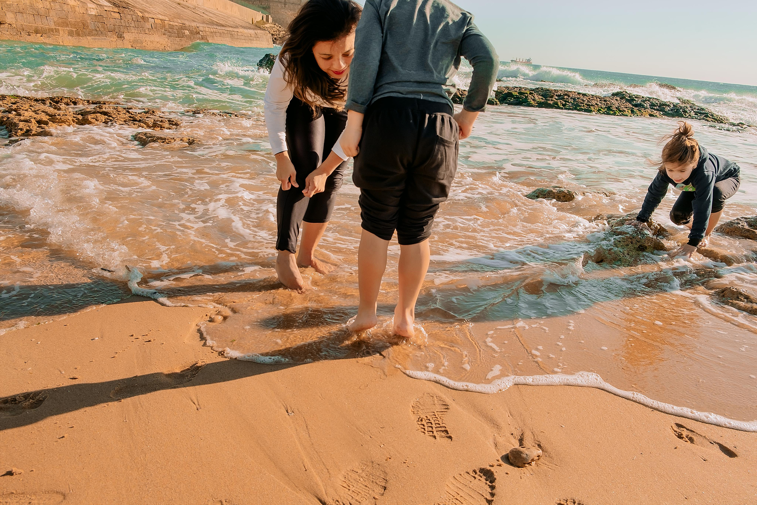 Прогулянка мами з сином. Валерія Сичова. Сімейний та репортажний фотограф в Португаліі