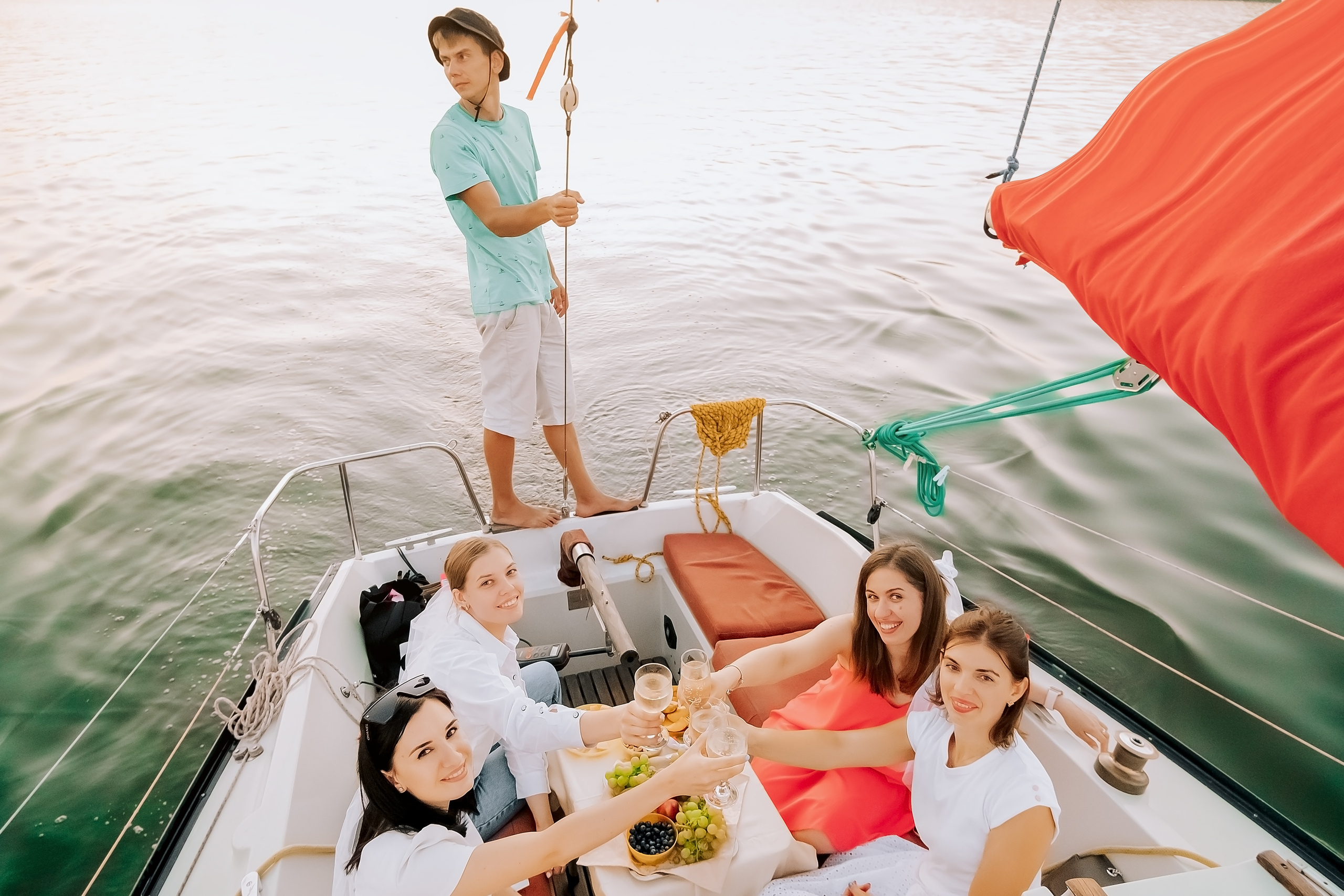 Дівич-вечір на яхті. Валерія Сичова. Сімейний та репортажний фотограф в Португаліі