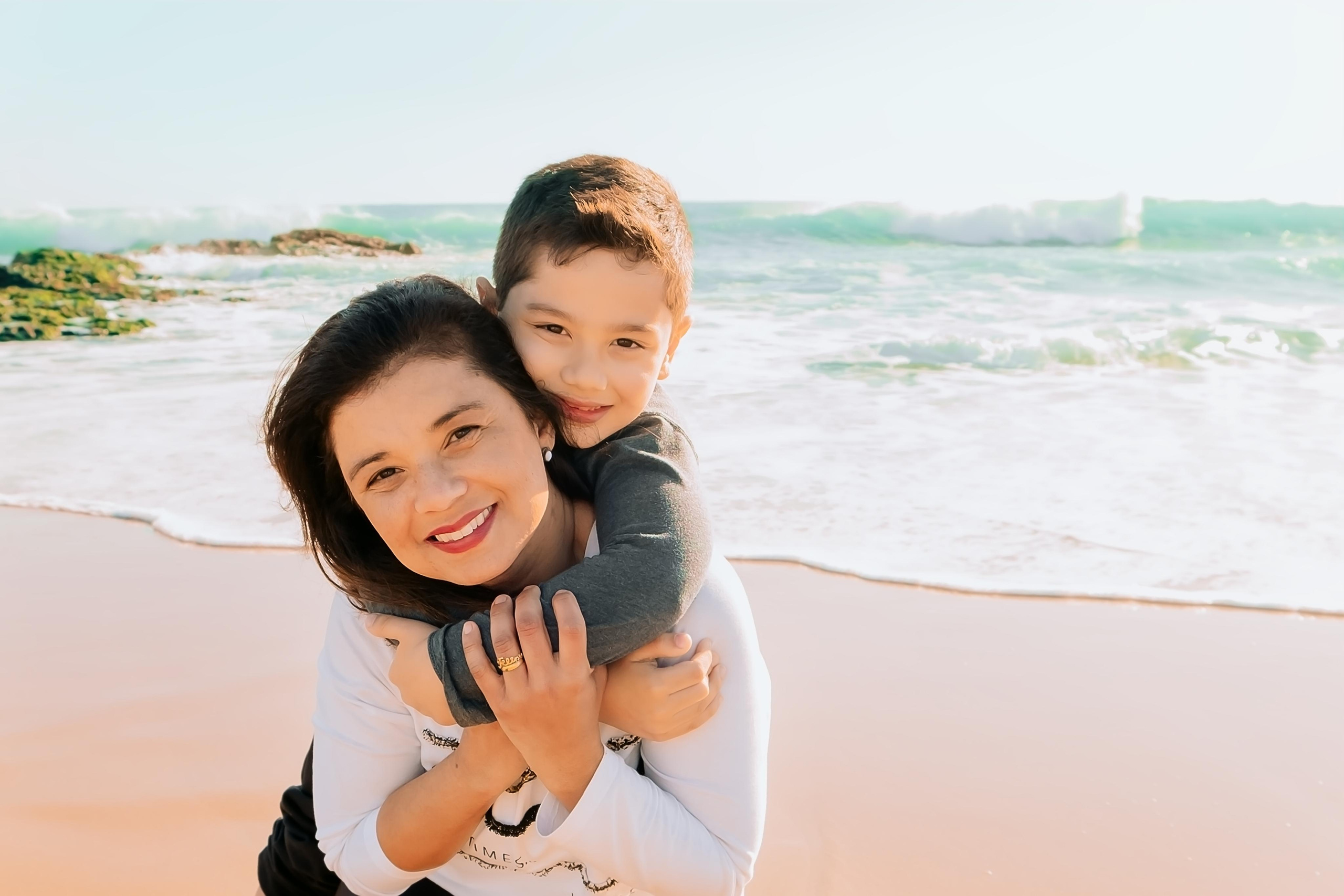 Прогулянка мами з сином. Валерія Сичова. Сімейний та репортажний фотограф в Португаліі