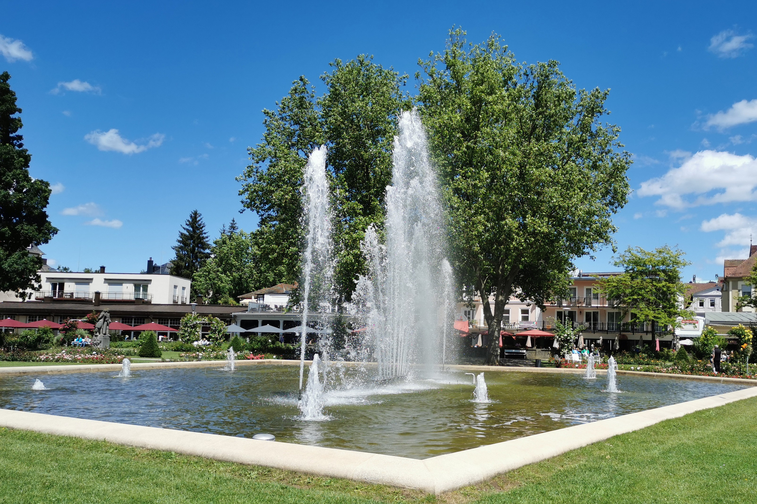 Фонтан в Саде Роз в Бад Киссингене