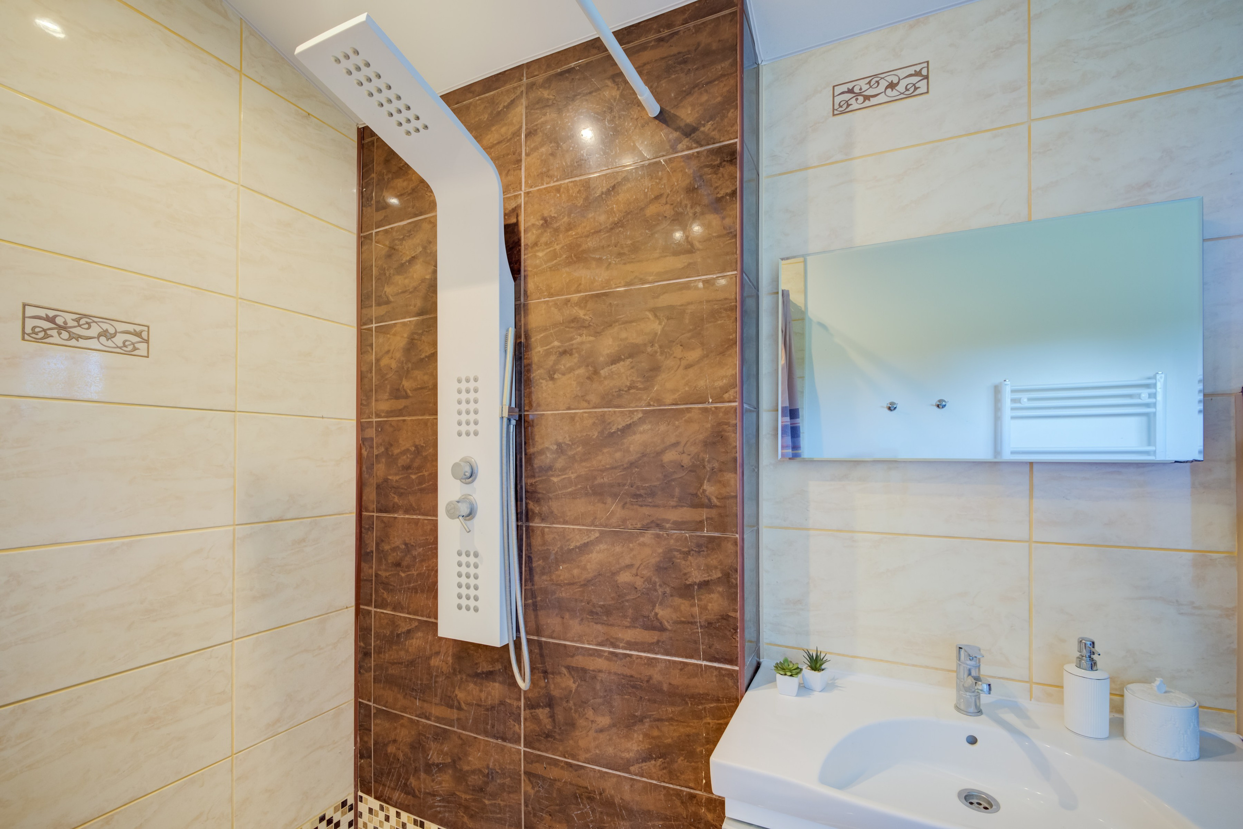 Sadyba Vinliaus r. prie ežero. Elina Sapiega fotografė Vilniuje