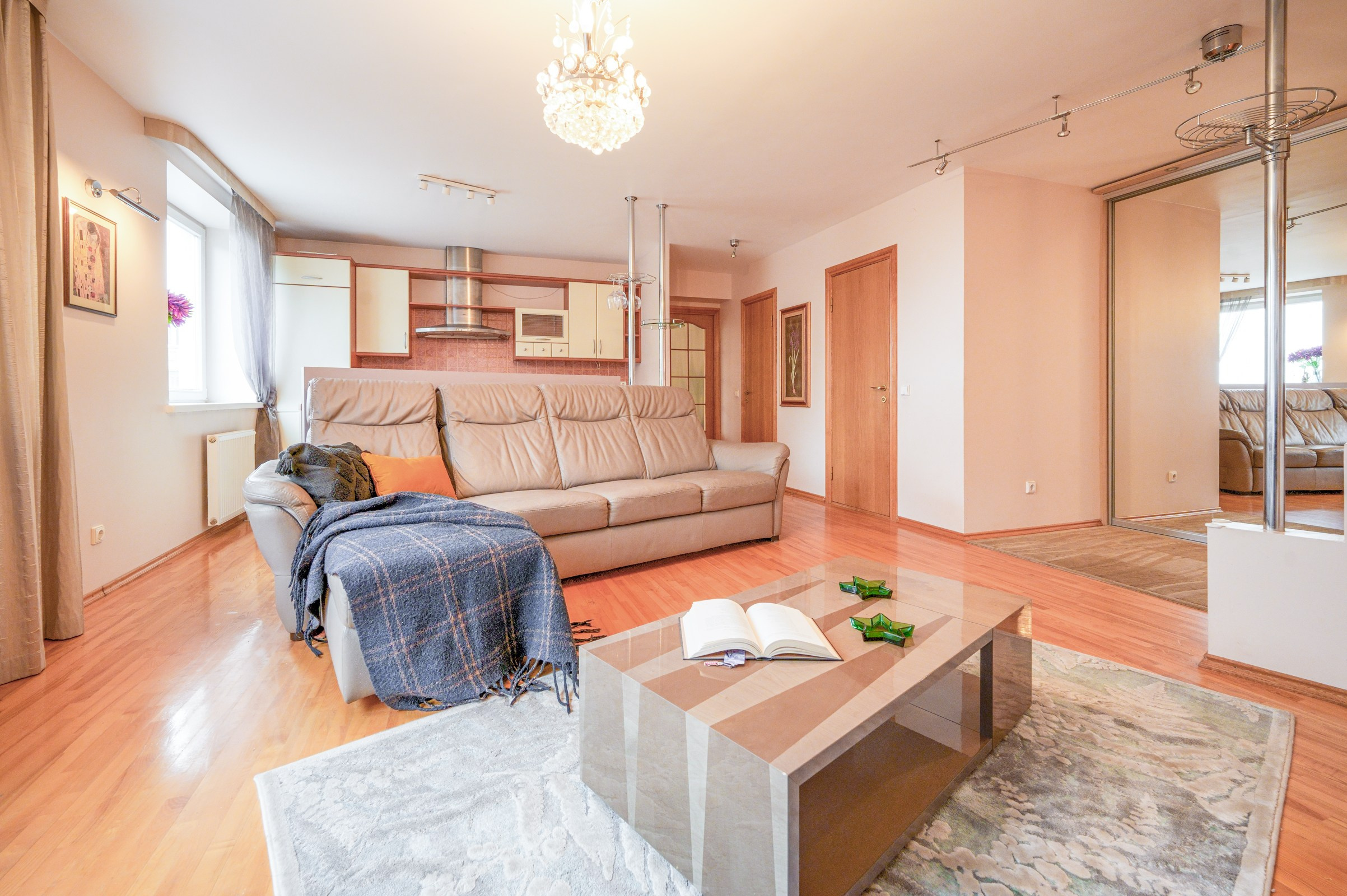 2--jų kambarių butas L. Gyros 80, Vilnius. Elina Sapiega fotografė Vilniuje