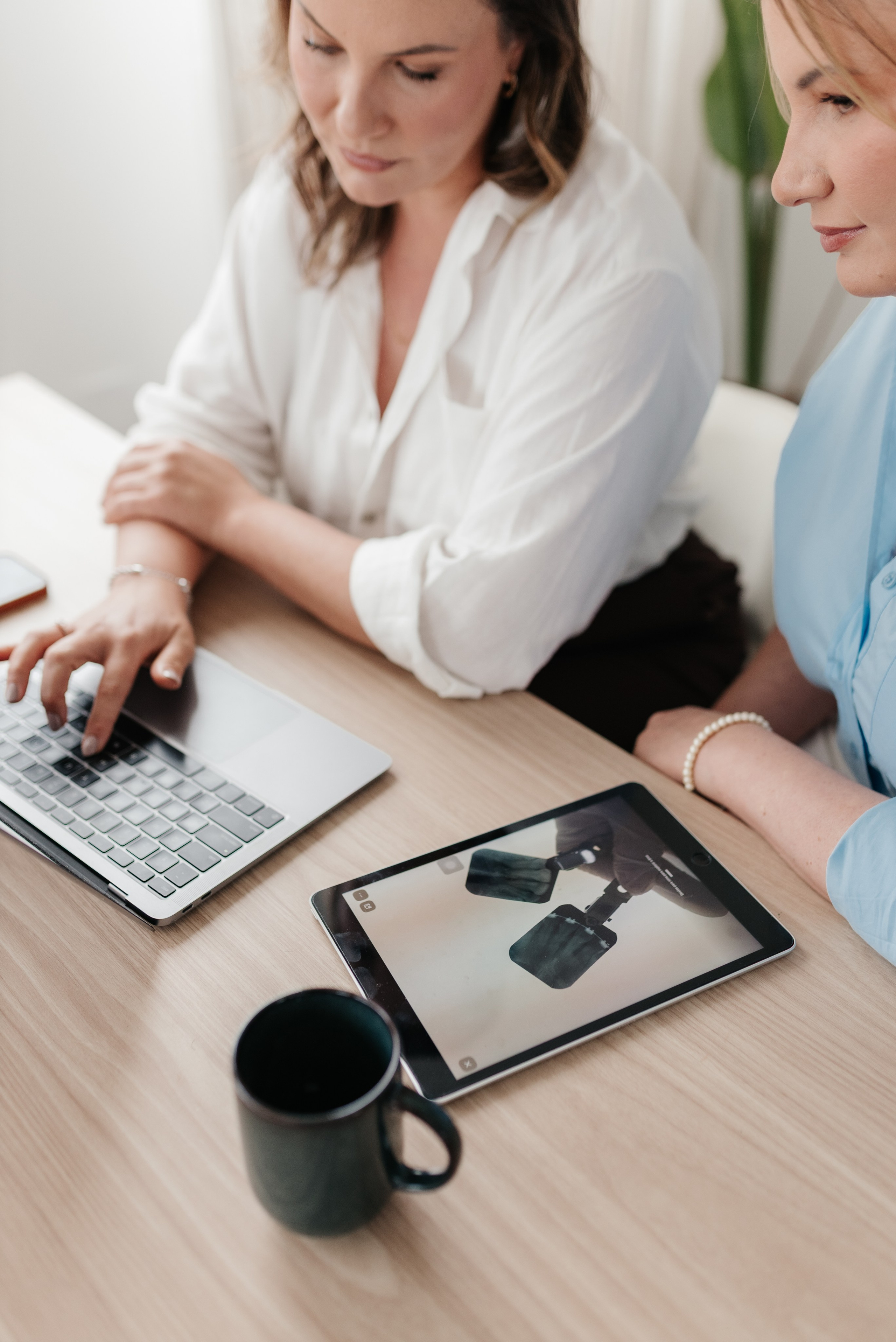 Dra. Adele & Dra. Aline | Dentistas. Coraafotografia.com