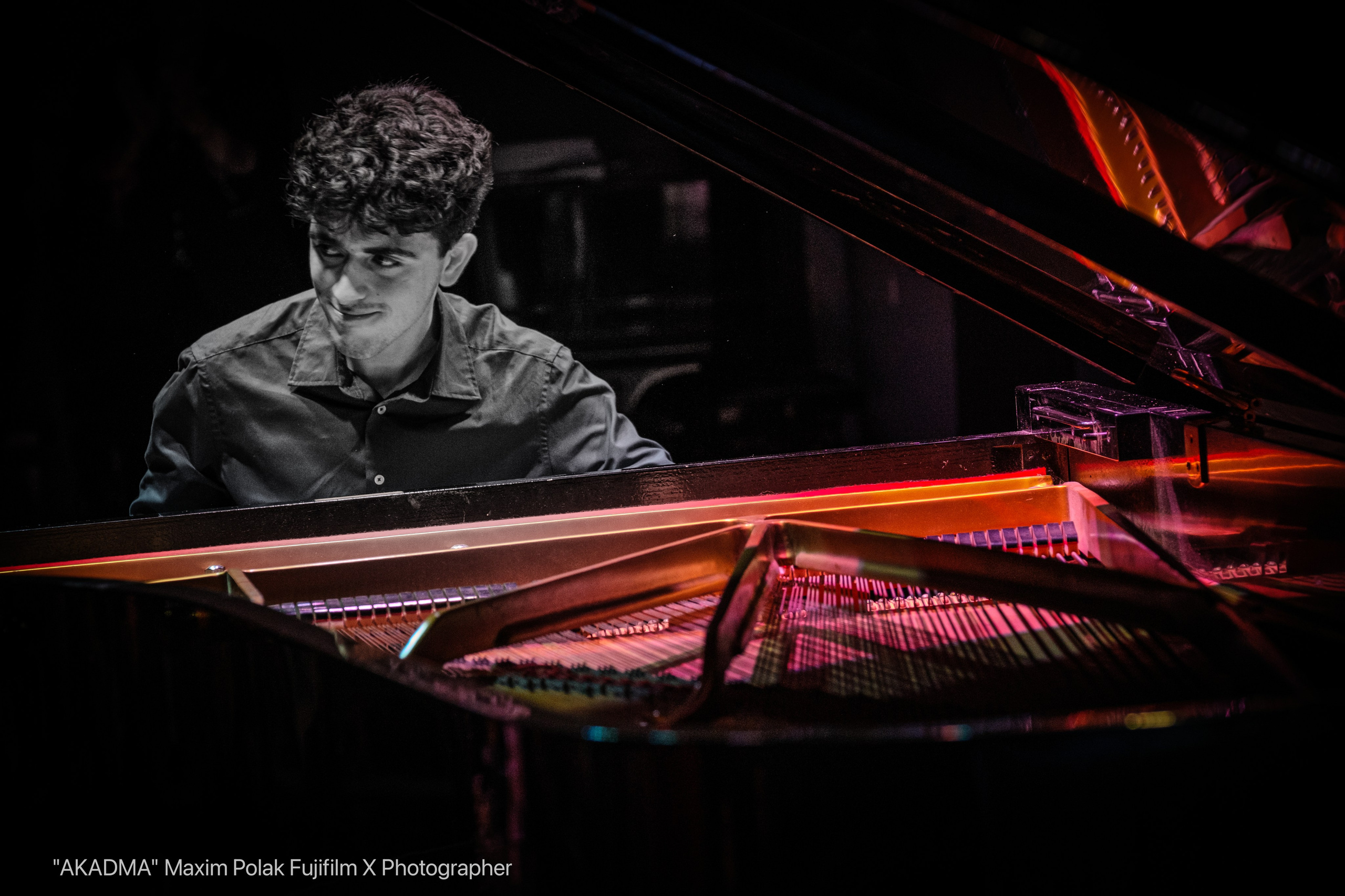 Concert Photographer. Middle East Photo Agency — Photography & Event Magnets — סוכנות צילום והדפסת מגנטים לאירועים