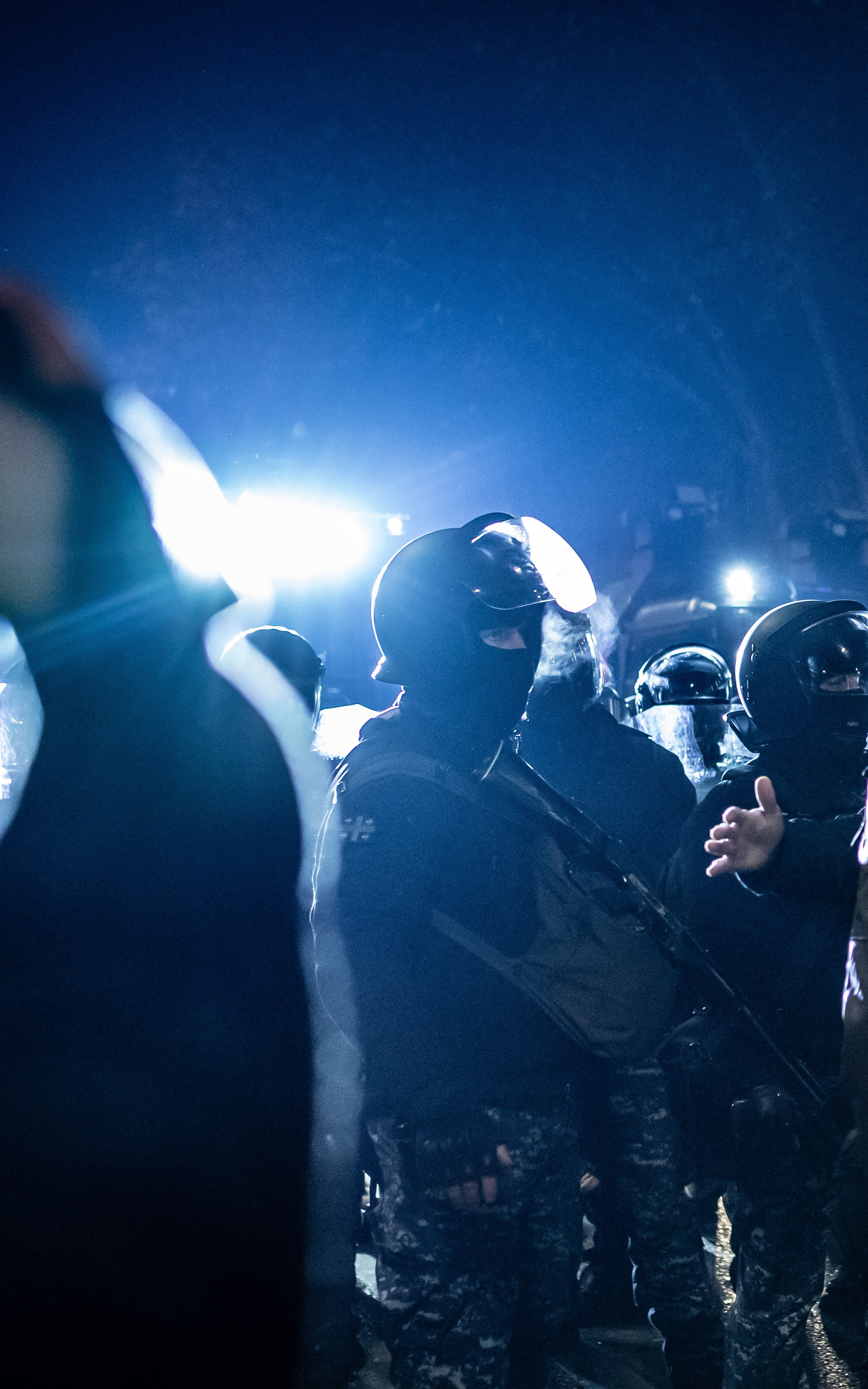 Les forces de l'ordre se preparent à intervenir.