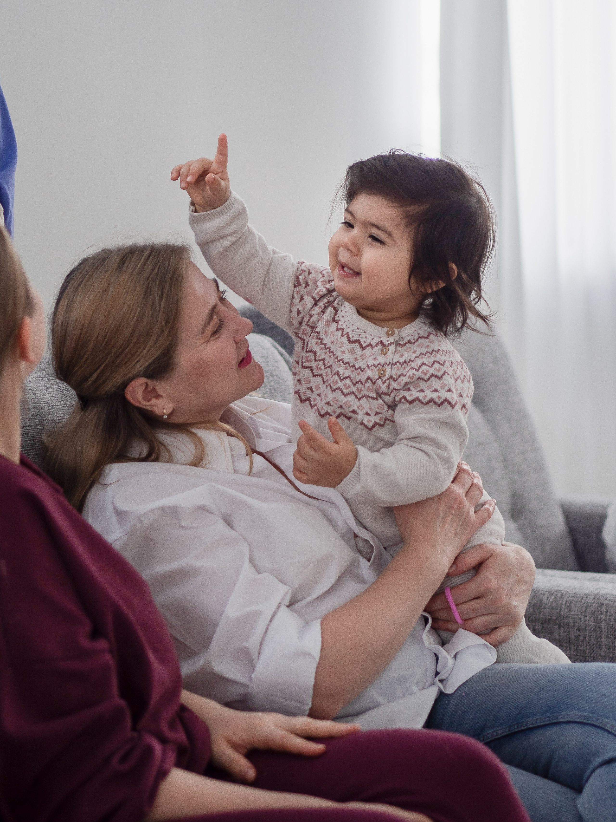 Lida & her family. Photographer in Los Angeles. Julia Ishmuratova