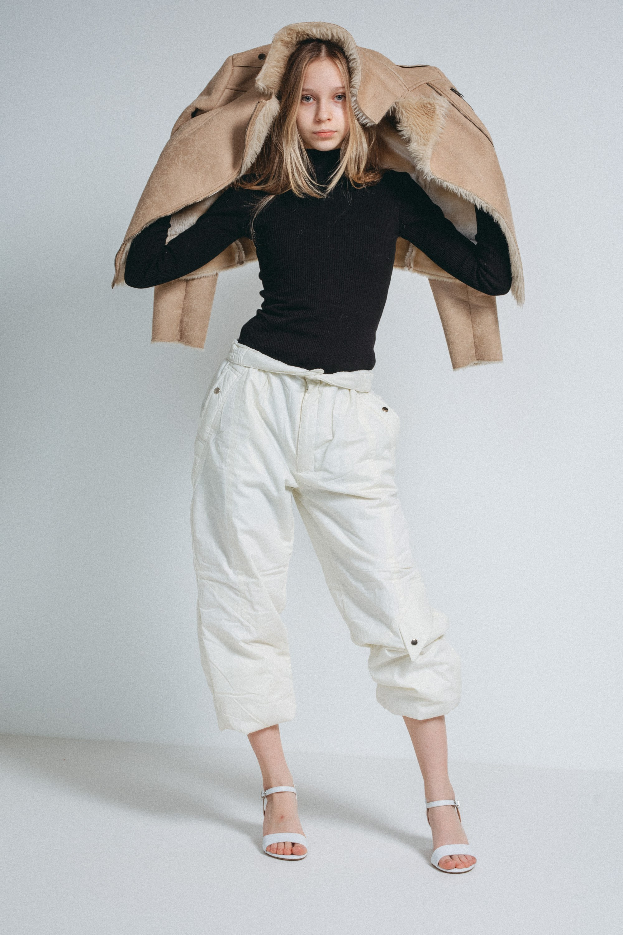 Mallikansiokuvaus. Valokuvaaja Lahti, Helsinki Elena Salonen