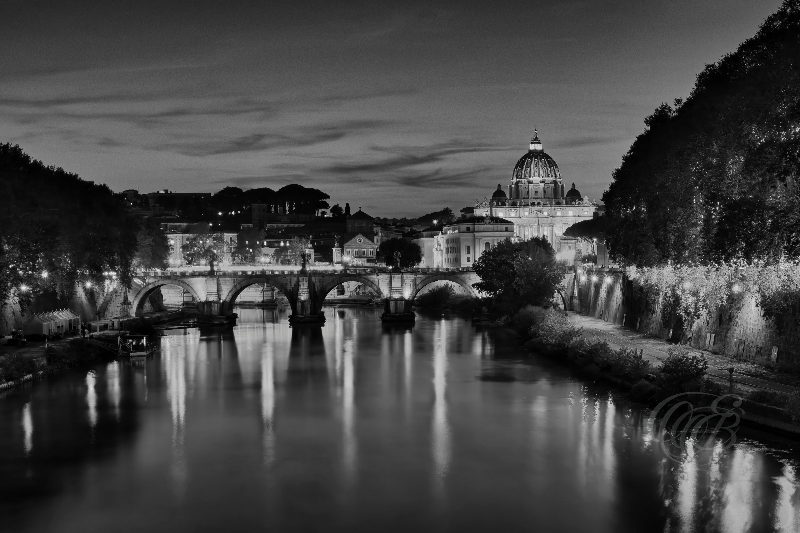 Rome, Italy — Sunset at Ponte Sant'Angelo — Eduardo Bartoli Photography — Black and white photograph of Ponte Sant'Angelo crossing the Tiber River, featuring angel sculptures associated with Gian Lorenzo Bernini and the approach to Castel Sant'Angelo in Rome, Italy — Eduardo Bartoli Photography.
