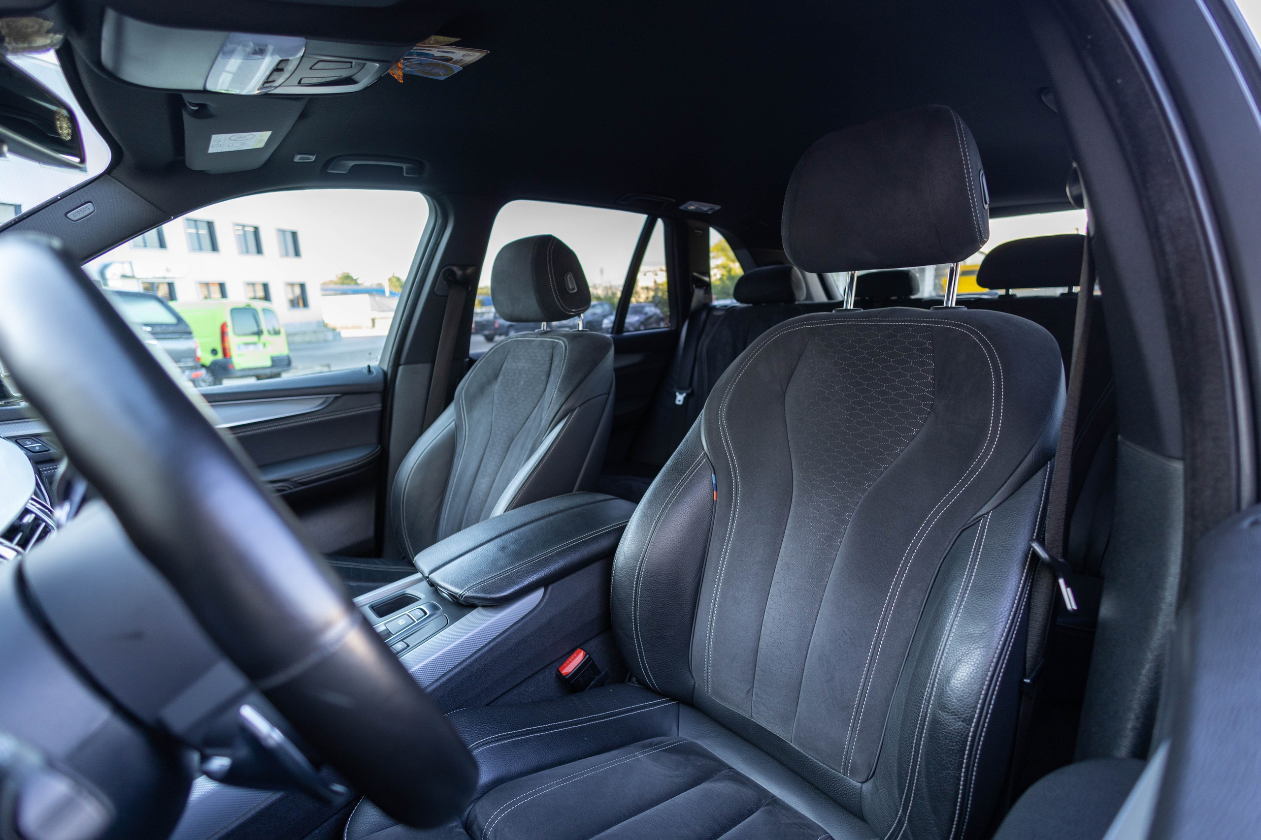 Фотосессия салона автомобиля для продажи, общий вид