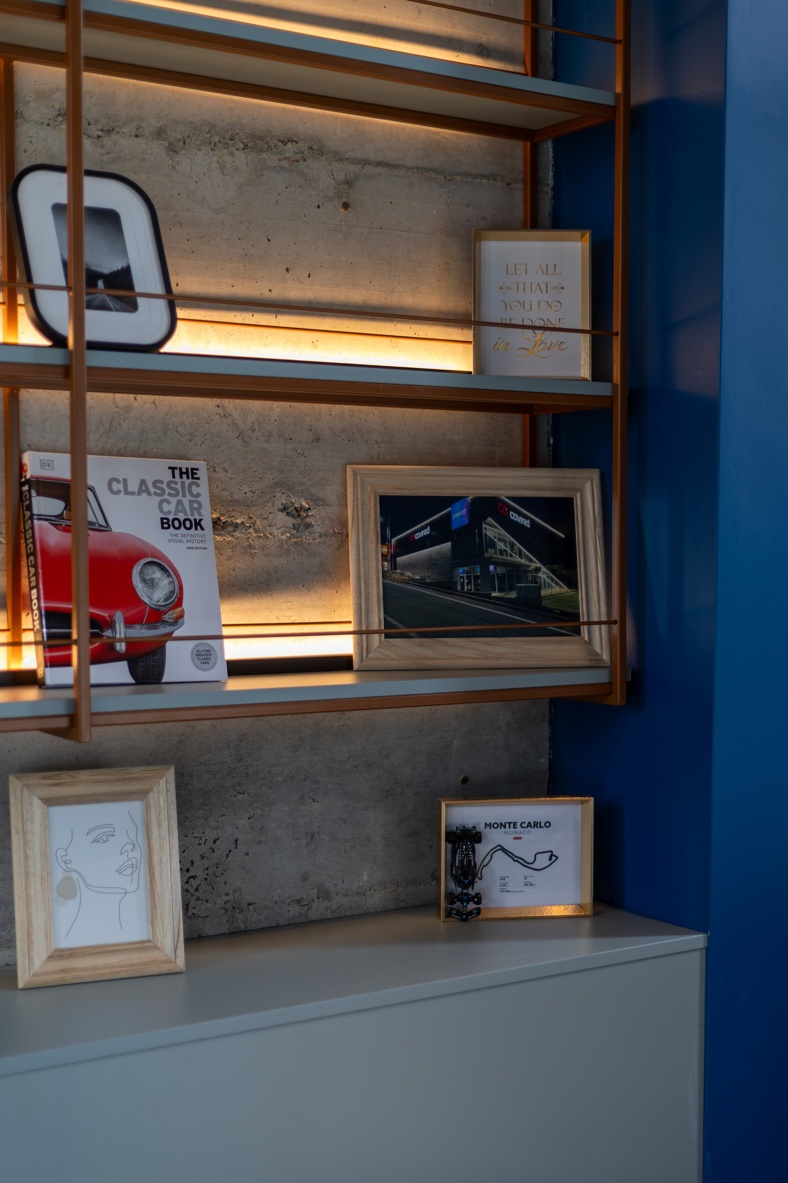 Cafenea “Monte Carlo” Buhuși. Fotograf. Lucrez cu oameni, produse și spații. Portret și fotografie creativă. Bacău, România. Lidia Savinoiu