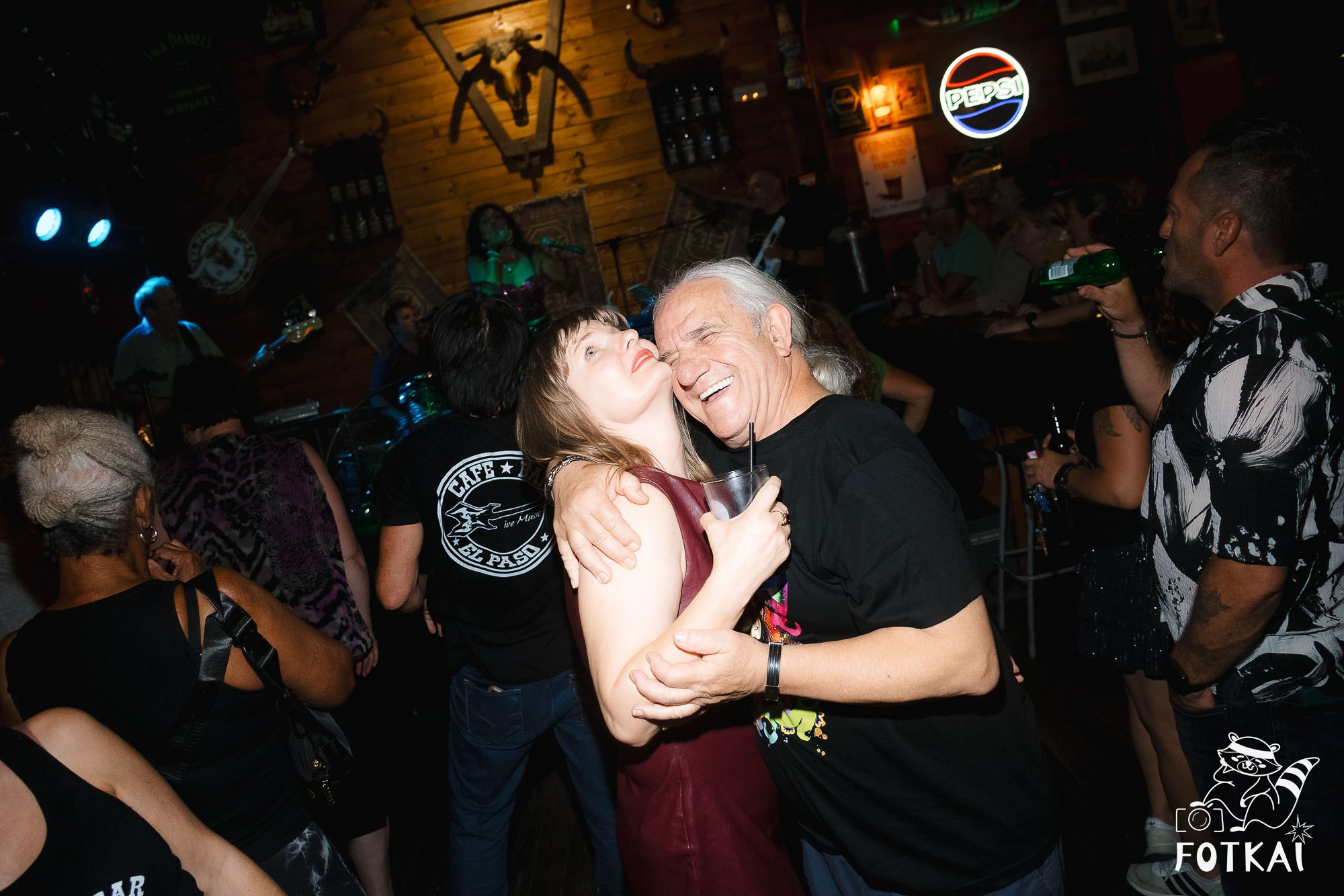 Tributo a Amy Winehouse en El Paso Bar (2 de mayo de 2026) – Fotos, concierto en vivo y ambiente único | FOTKAI