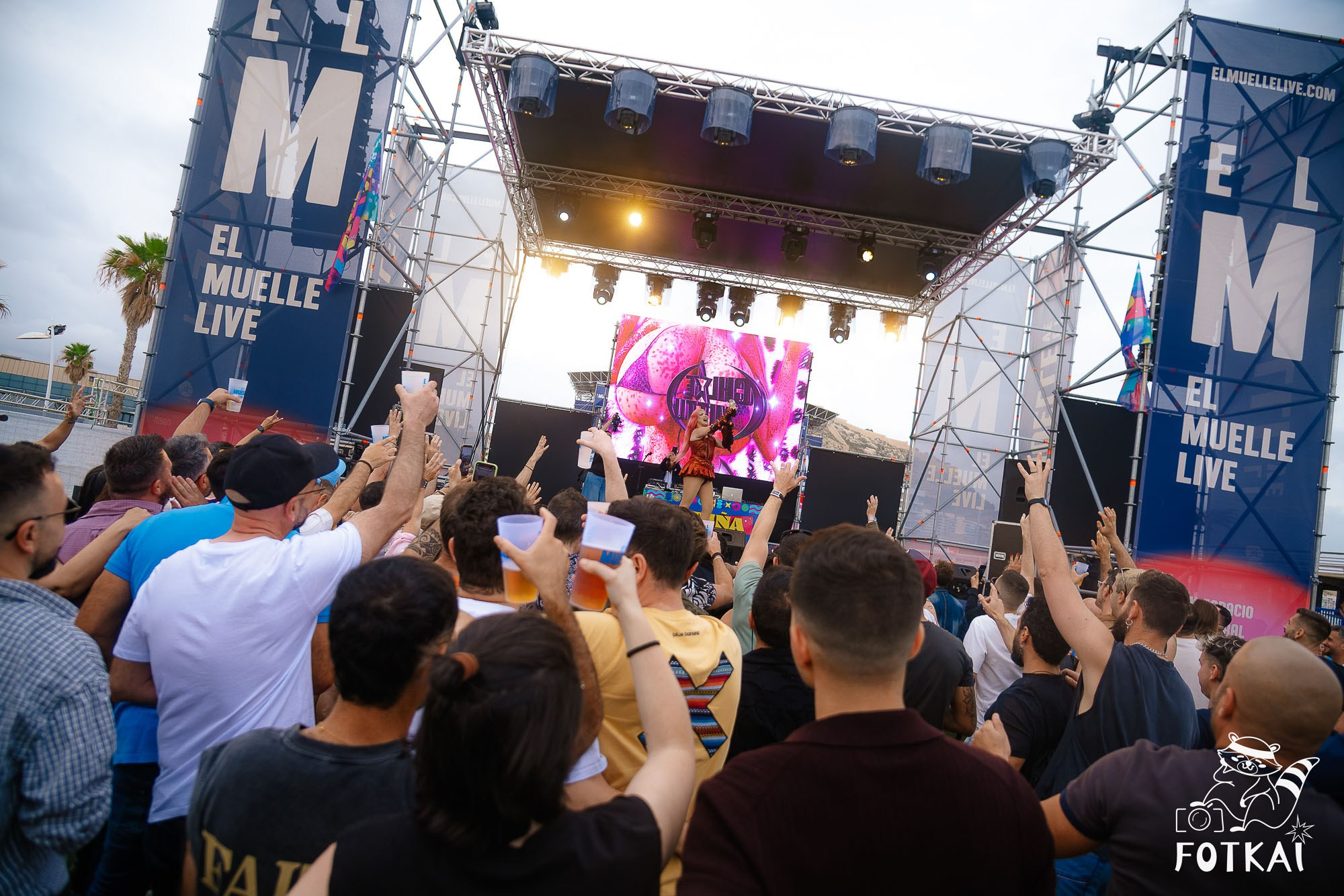 Cariña La Fiesta 2.0 — Fotos del evento en El Muelle Live, Alicante, 2026 | FOTKAI