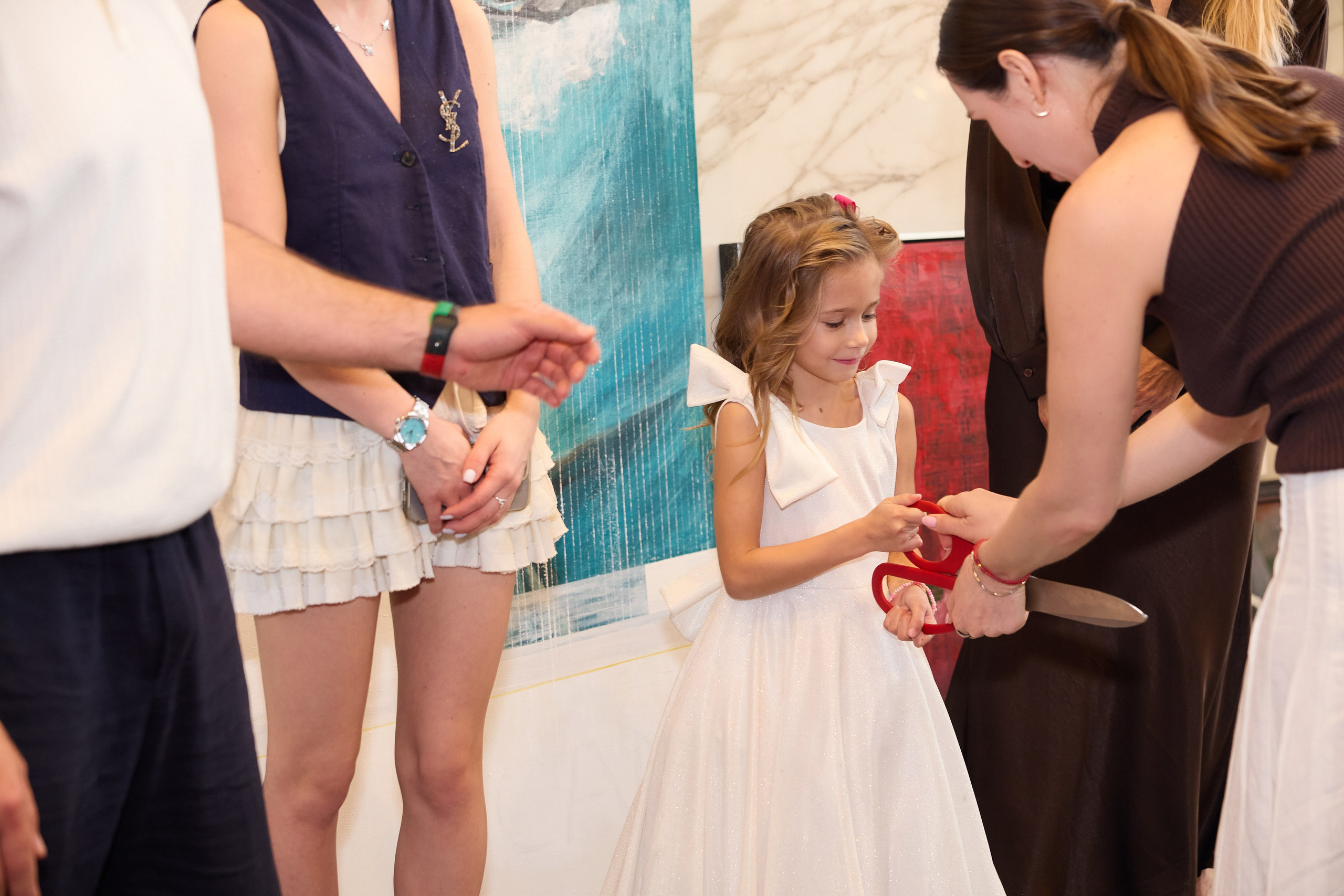 Авторская благотворительная художественная выставка Дианы Бортник. Фотограф Юлия Маковеева