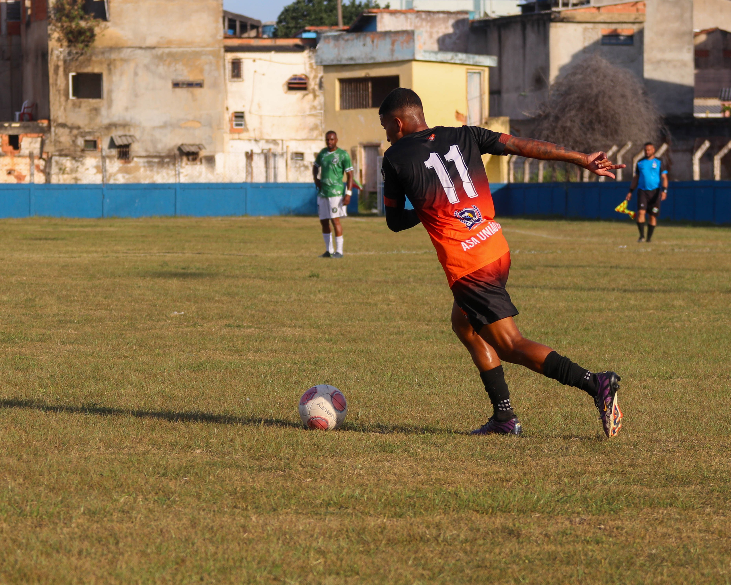 A equipe do Asa venceu o Franco por 2 x 0 em um grande confronto marcado por muita intensidade e qualidade dentro de campo. As duas equipes mostraram porque são fortes candidatas ao acesso para a Série A do Macaense. 👏🏆Foi um jogo digno de quartas de final, com raça, determinação e muita emoção para a torcida presente. 📸💥