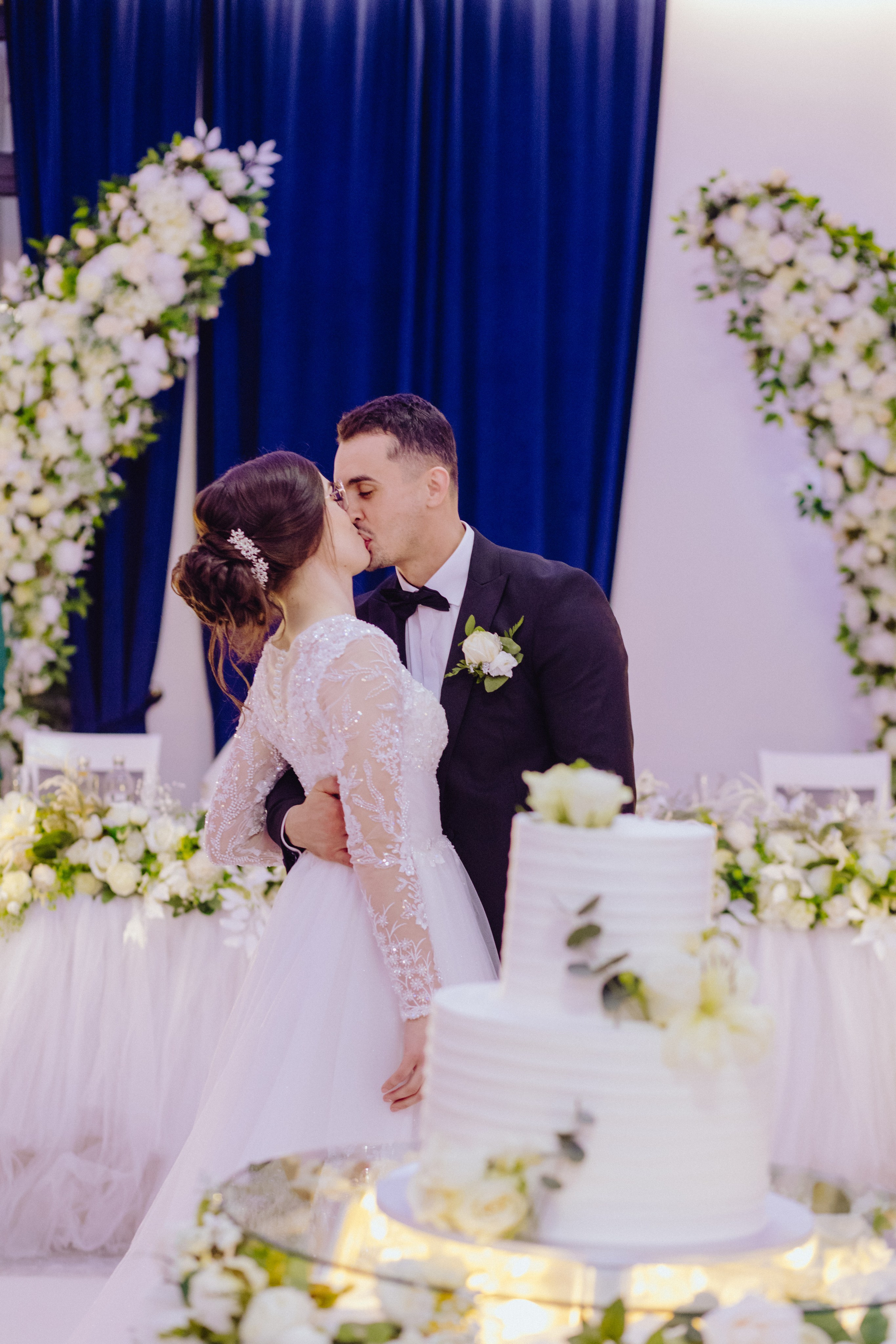 Adi & Angela. Wedding & couple photographer from Romania Rut Vetan