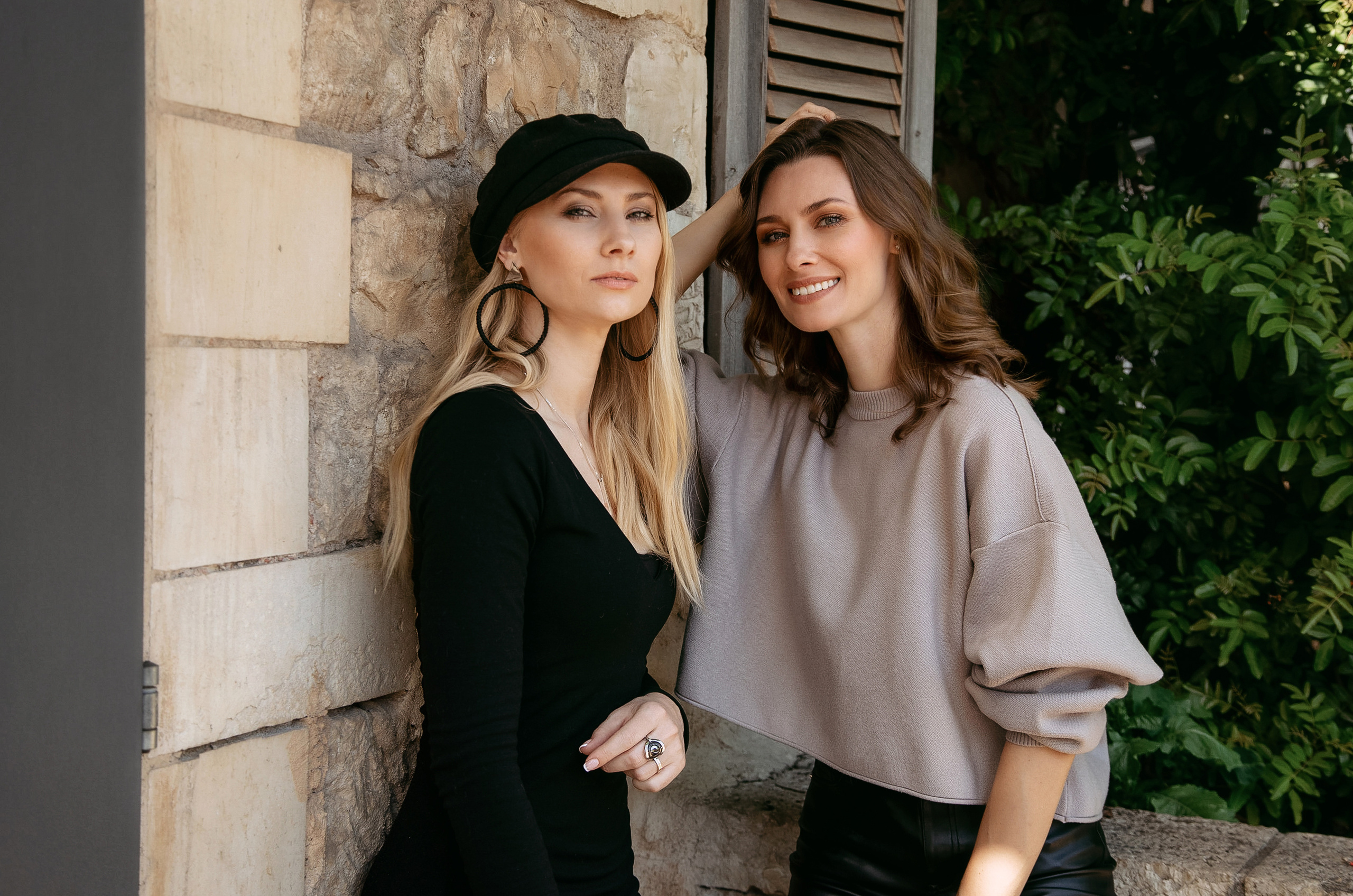 Elena & Marina. Individual shooting for two sisters. Home