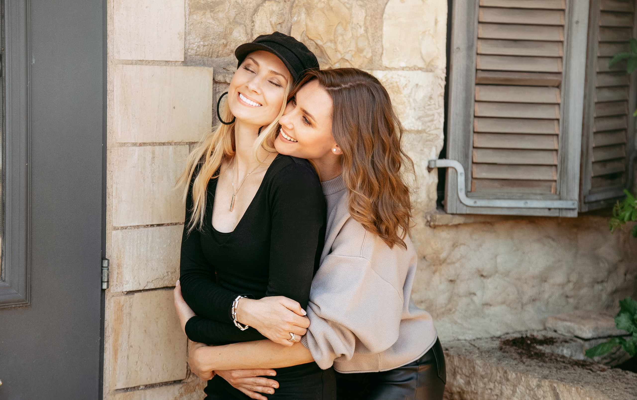 Elena & Marina. Individual shooting for two sisters. Home