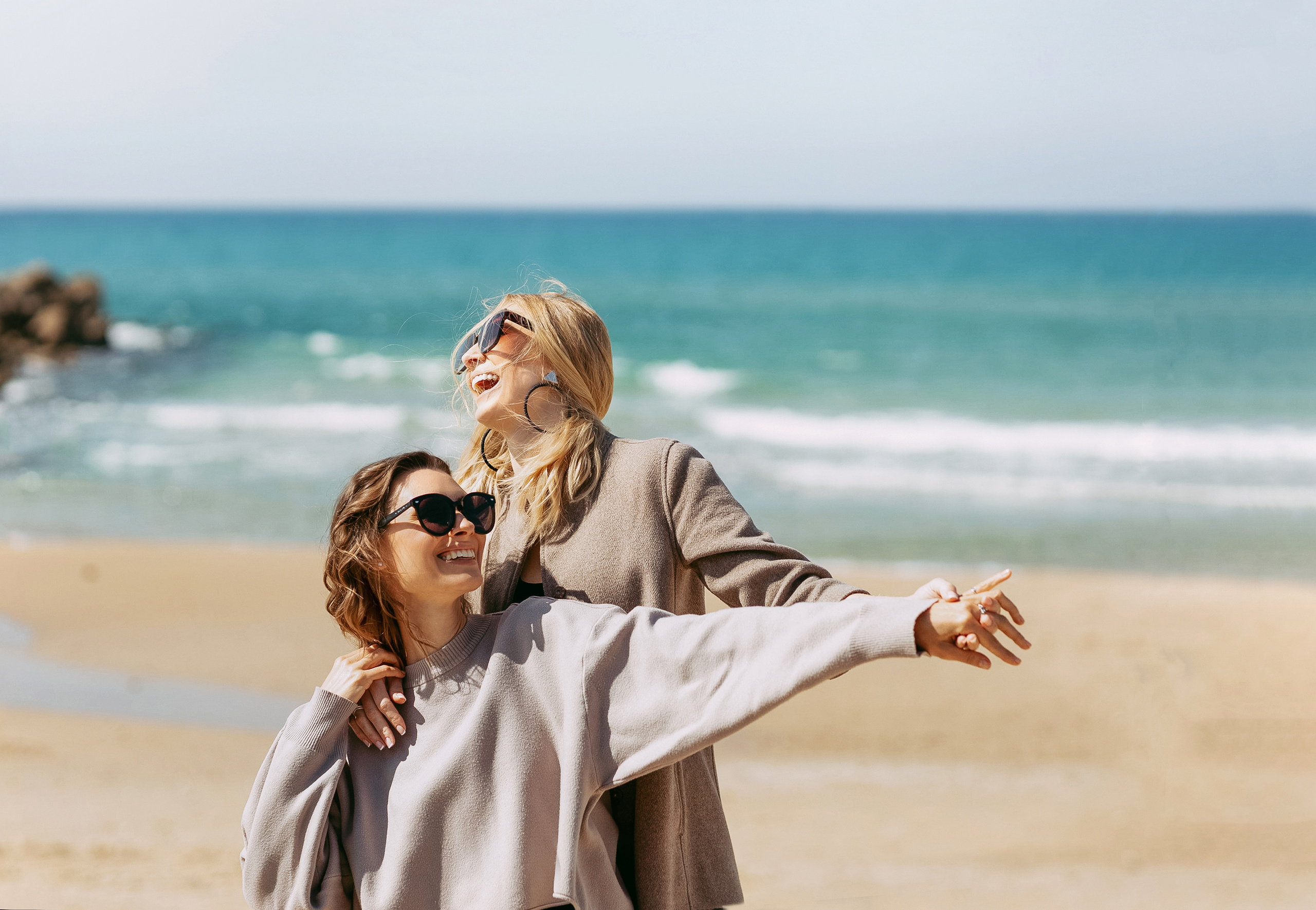 Elena & Marina. Individual shooting for two sisters. Home