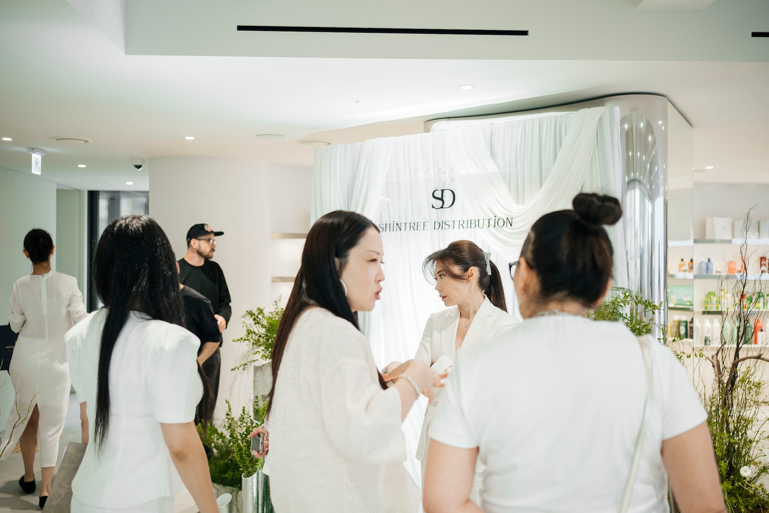 Shintree Distribution/ Grand opening/ 2026. Narnia Decor Studio