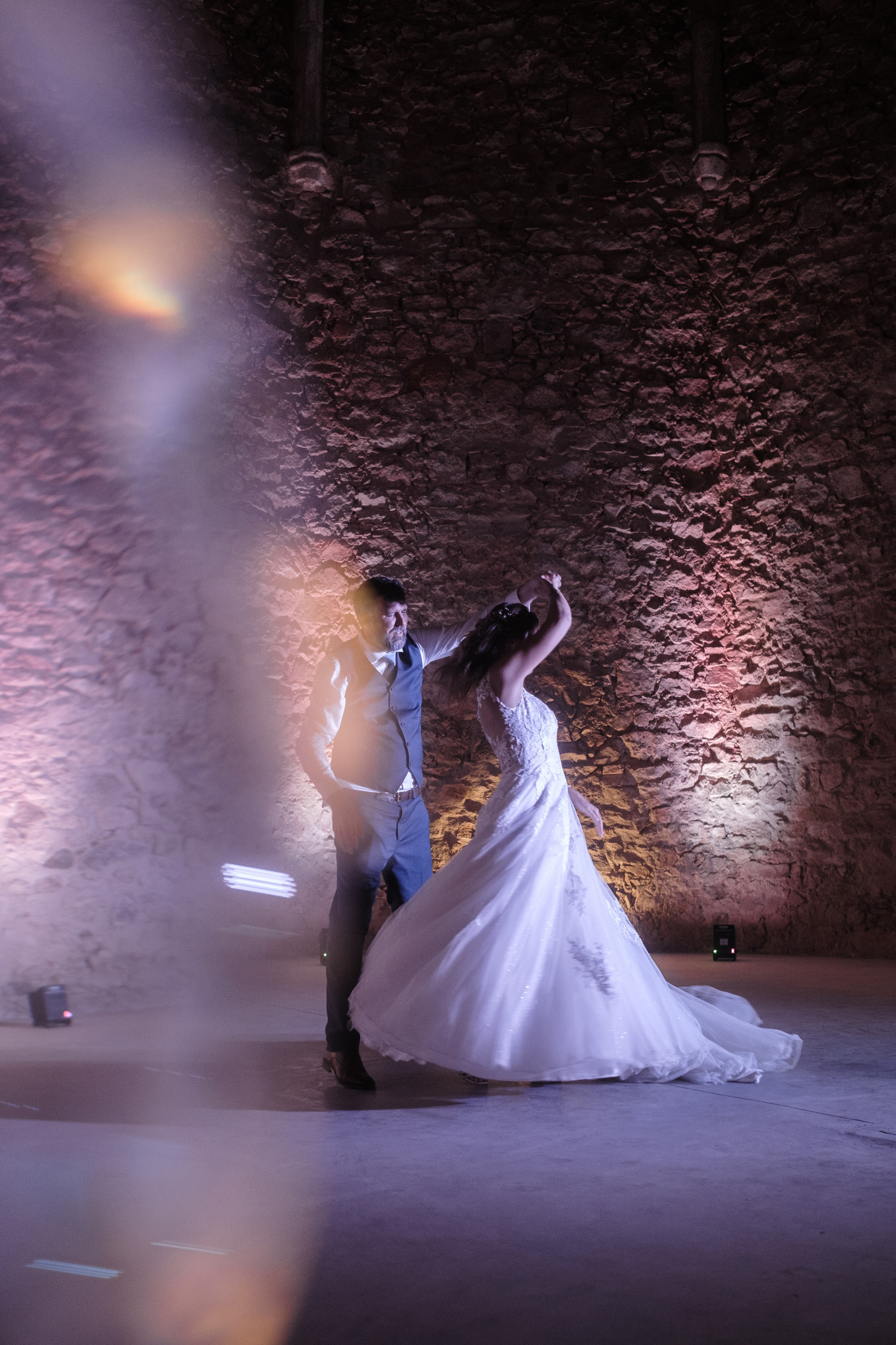 Svetlana & Alman. Monestir Sant Salvi. Paola fotógrafo / videografo de bodas en Barcelona