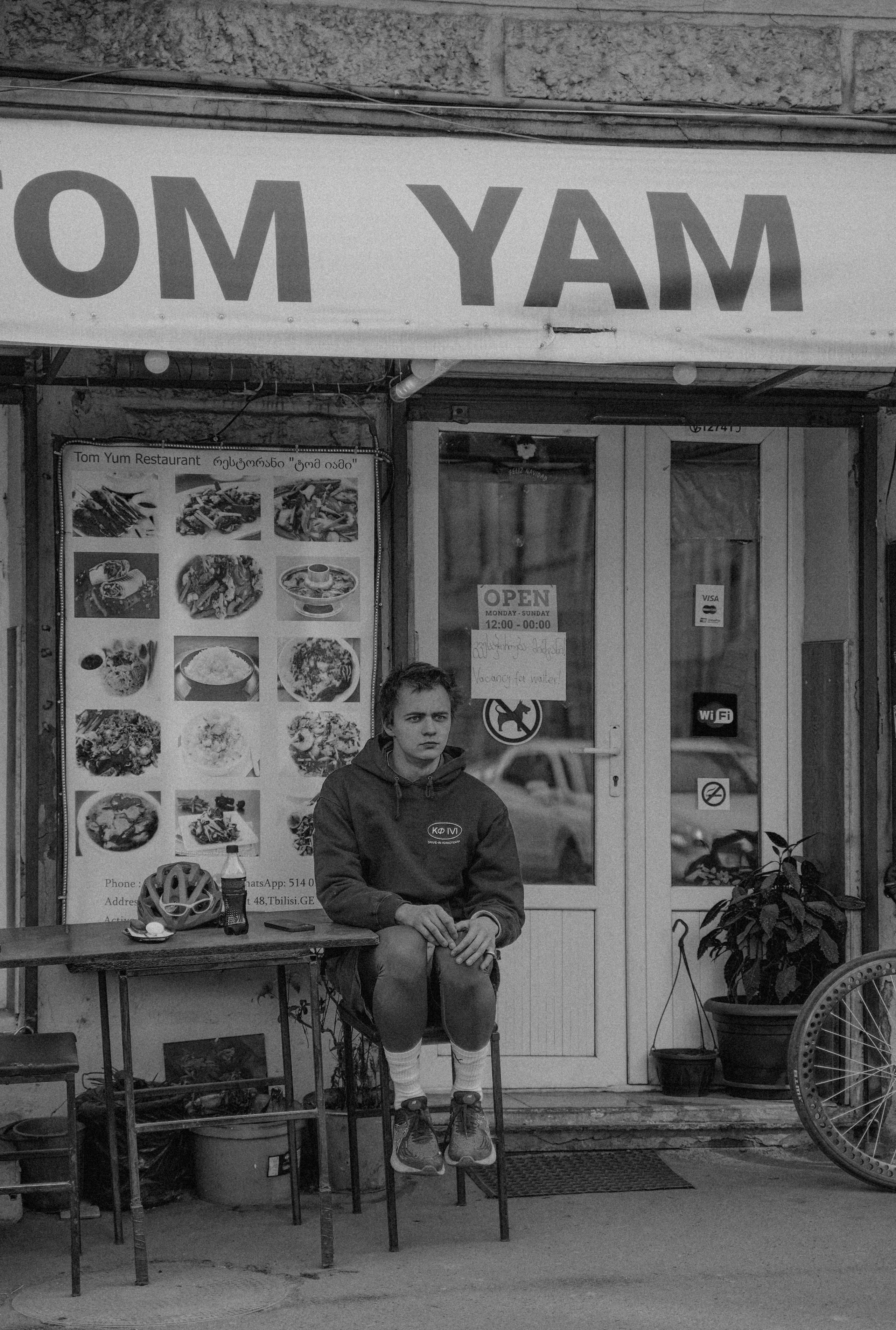 ТБИЛИСИ 2023-2024. Стрит-фотография, полная абсурда, идиотизма и красоты