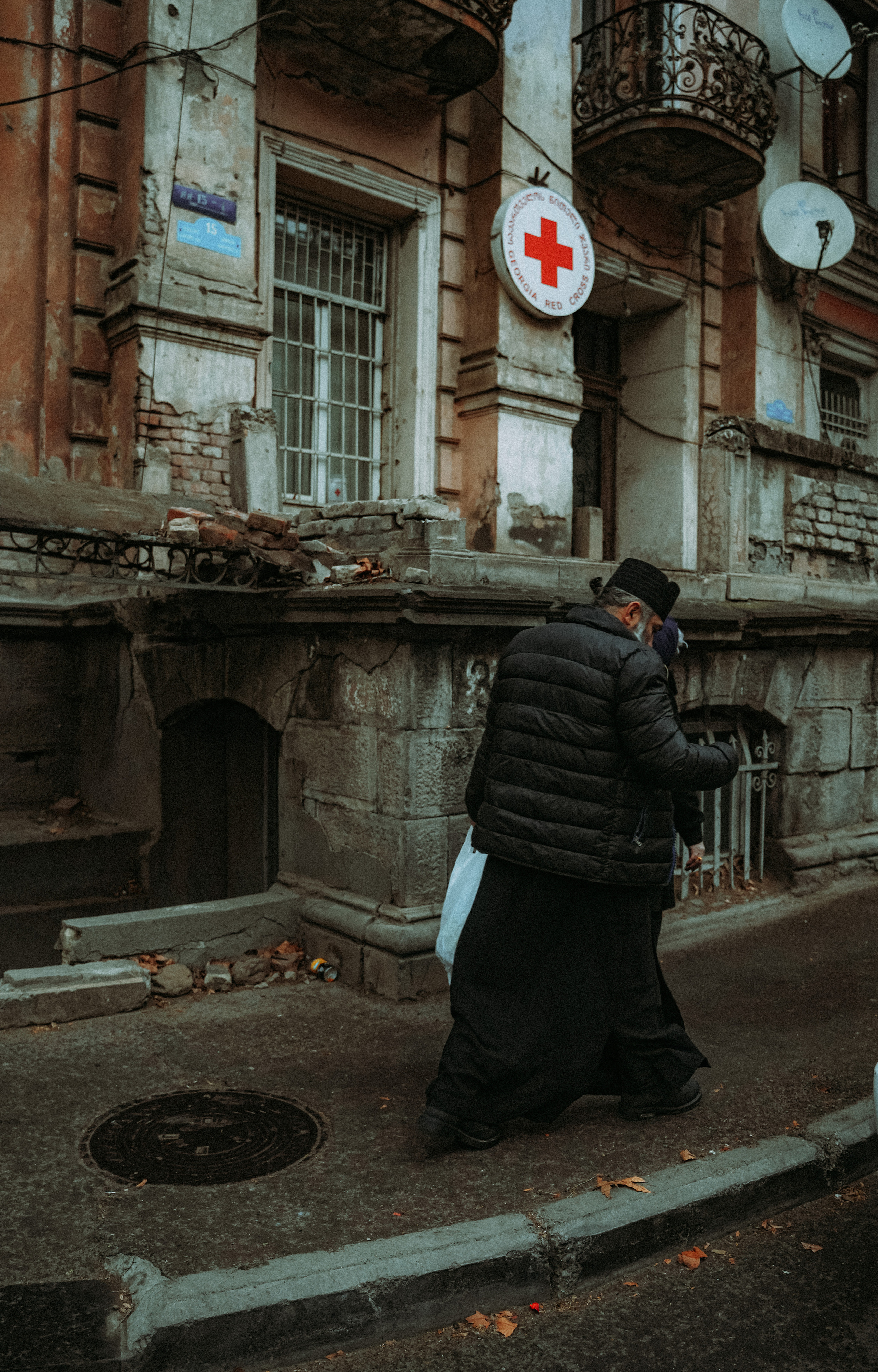 ТБИЛИСИ 2023-2024. Стрит-фотография, полная абсурда, идиотизма и красоты