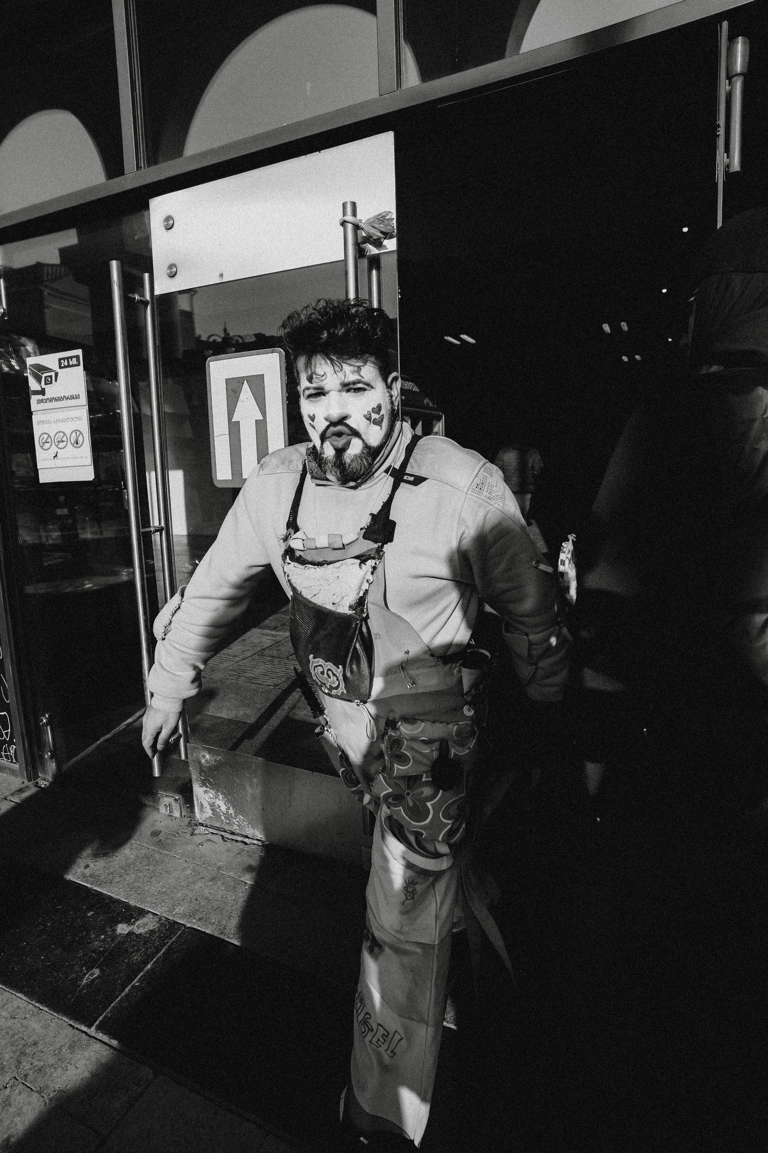 ТБИЛИСИ 2023-2024. Стрит-фотография, полная абсурда, идиотизма и красоты