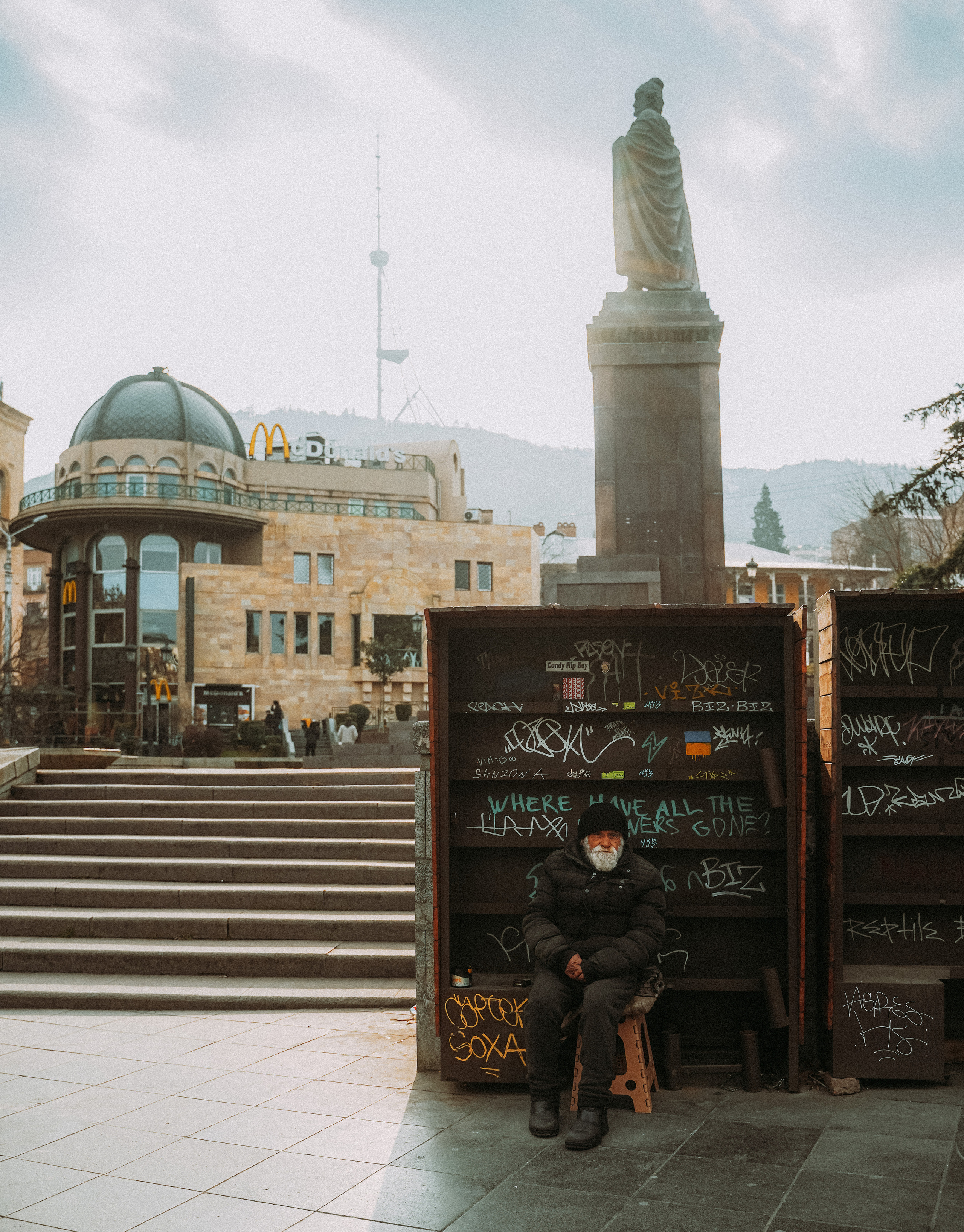 ТБИЛИСИ 2023-2024. Стрит-фотография, полная абсурда, идиотизма и красоты