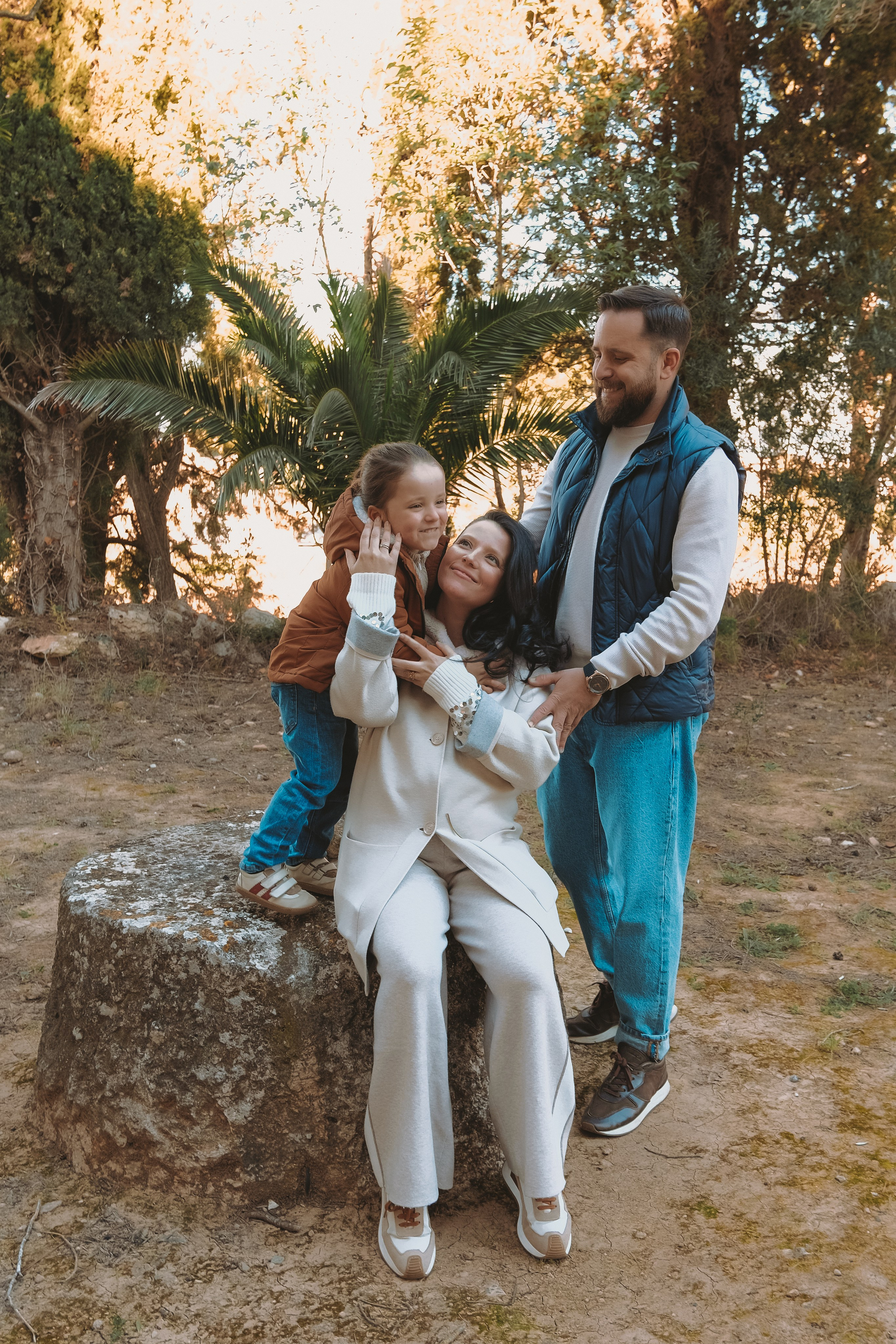 Sesión familiar embarazo. Fotografía profesional en Calafell - Elena Medvedeva