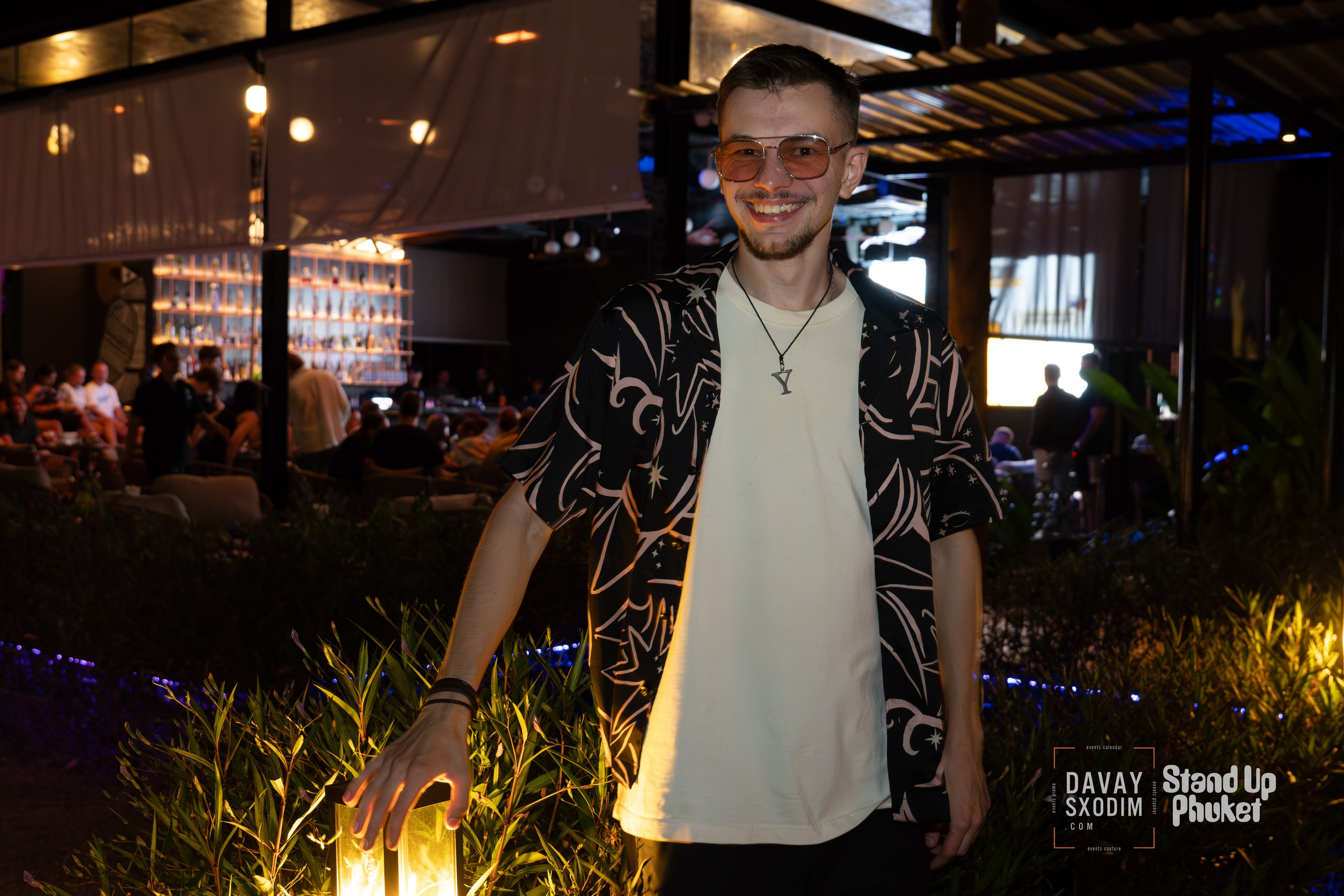 Standup Влада Лапина | Фоторепортаж | Афиша | DAVAYSXODIM.com PHUKET. АФИША|ФОТОРЕПОРТАЖИ|ИВЕНТЫ|ПХУКЕТ