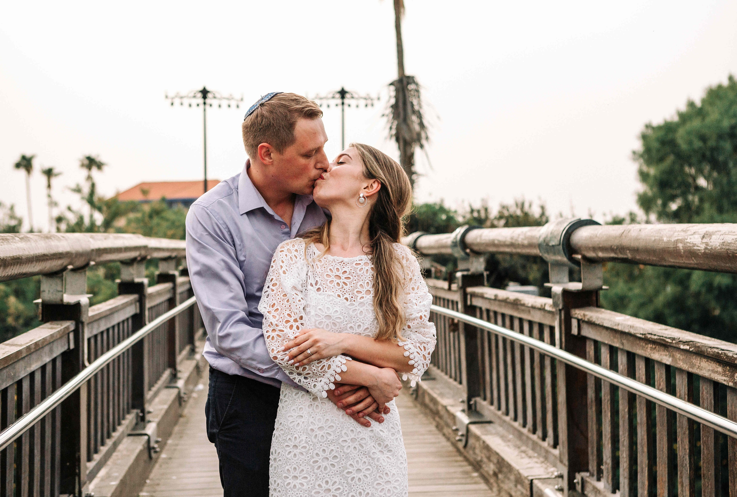 LOVERS IN JAFFO. PHOTOGRAPHER IN ISRAEL