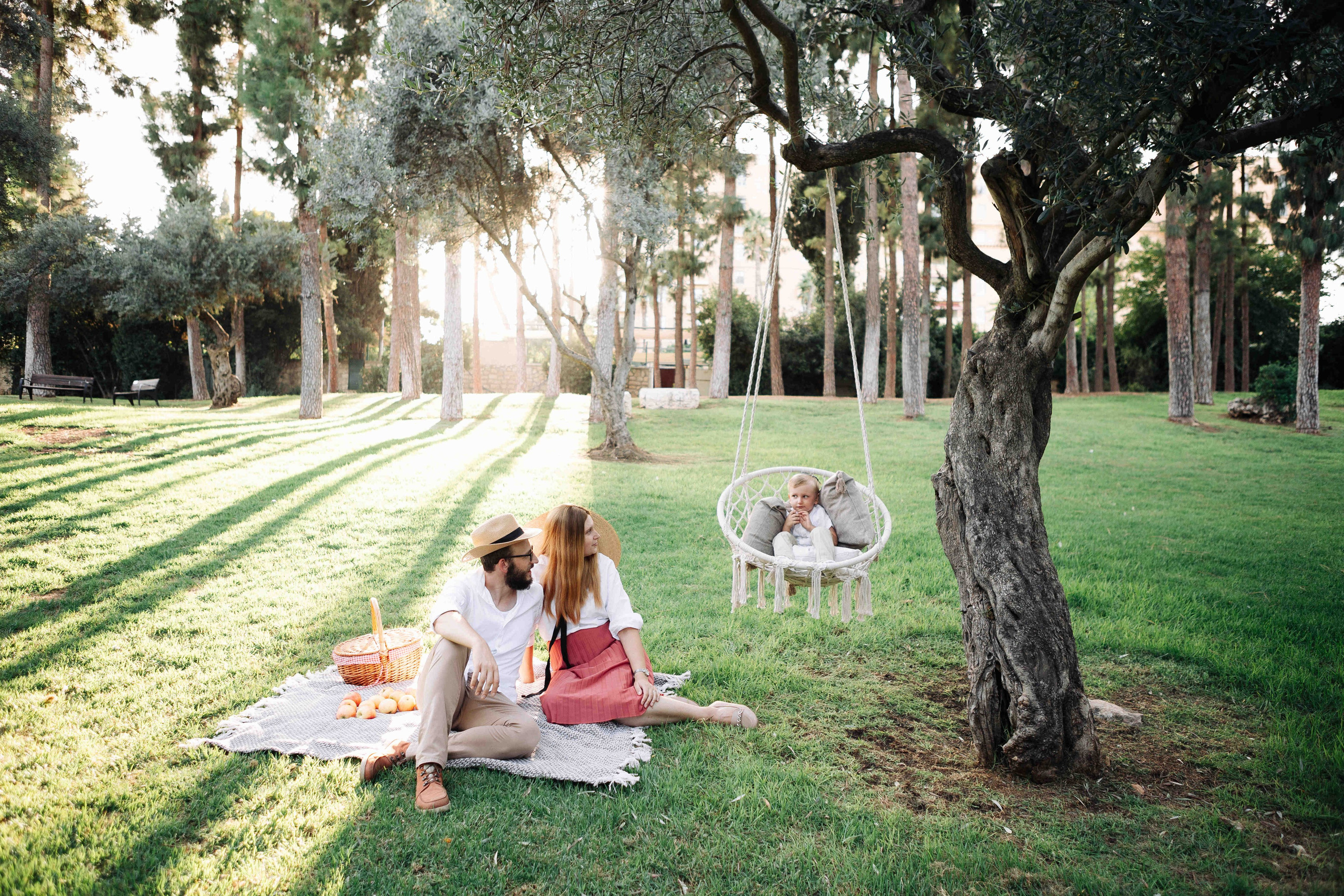 COZY PHOTO SESSION WITH A SWING. Https://shi-photo.com/