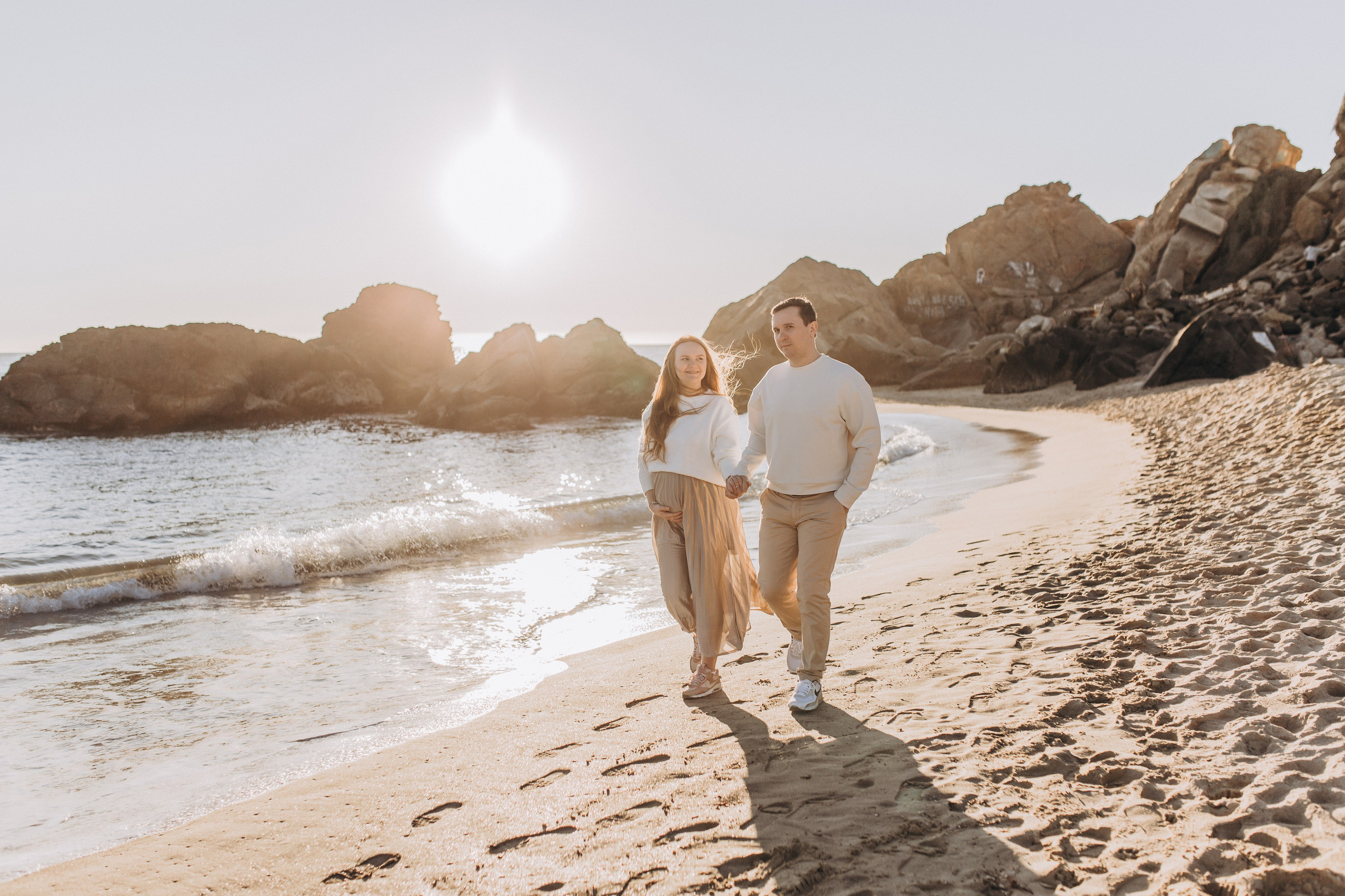 Sesión de embarazo en la playa en Chile — Luz dorada y naturaleza. Photographer in Santiago, Chile Anna Almazova
