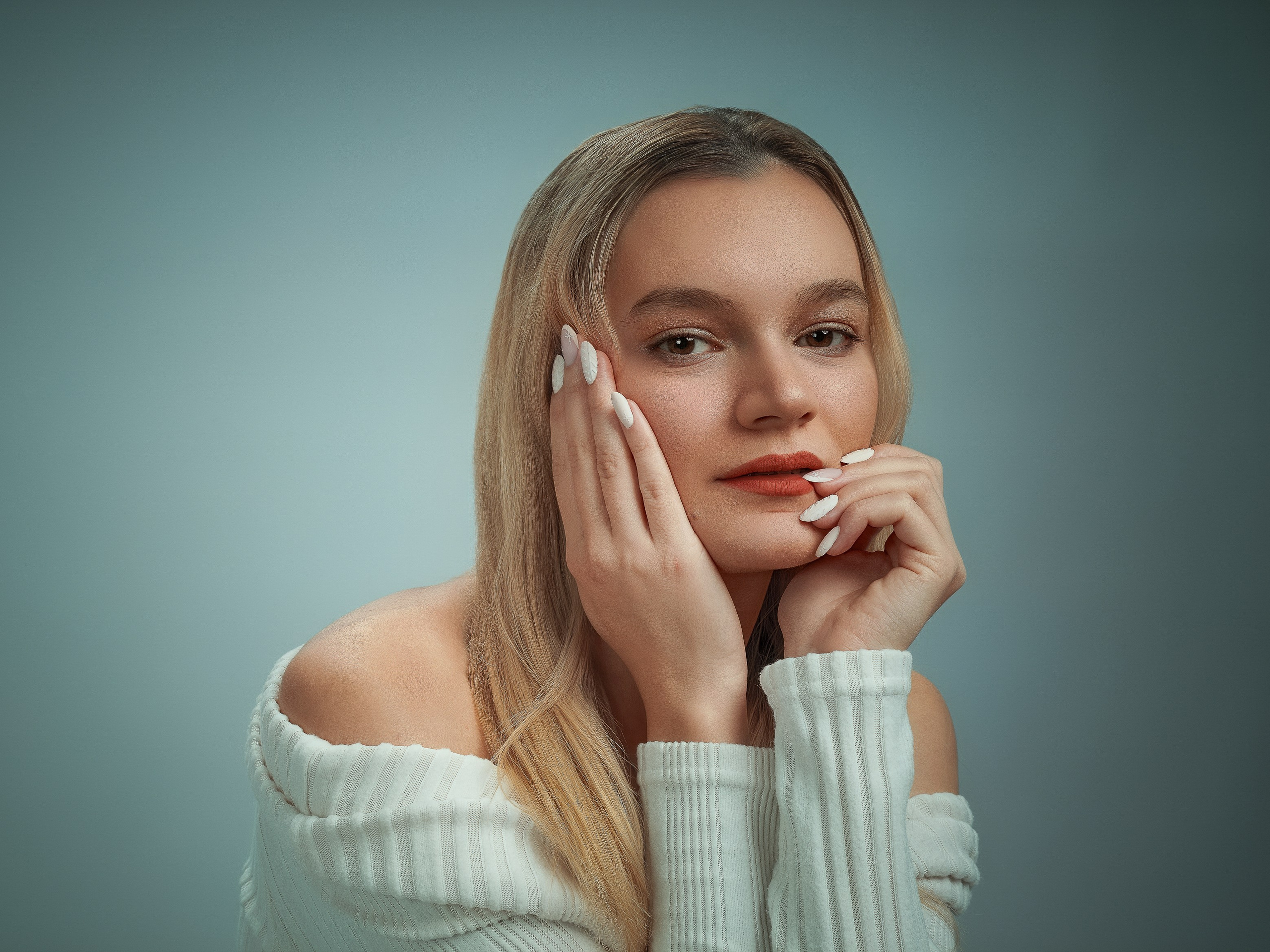 Studio foto profesional în București, specializat în portrete, beauty, fashion și fotografie de produs. Lumini de calitate. – Mitroi Iulian