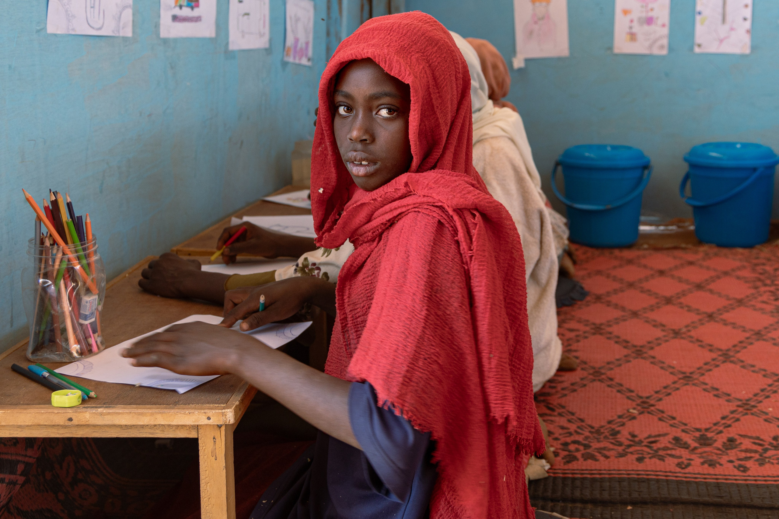 Camp d'Aboutengué, Ouaddai, Tchad, 03/03/26. L'espace activités d'enfants (EAE) permets de détecter les cas de traumatismes mais aussi de jouer et s'exprimer autour de jeux artistiques dans un but thérapeutique.